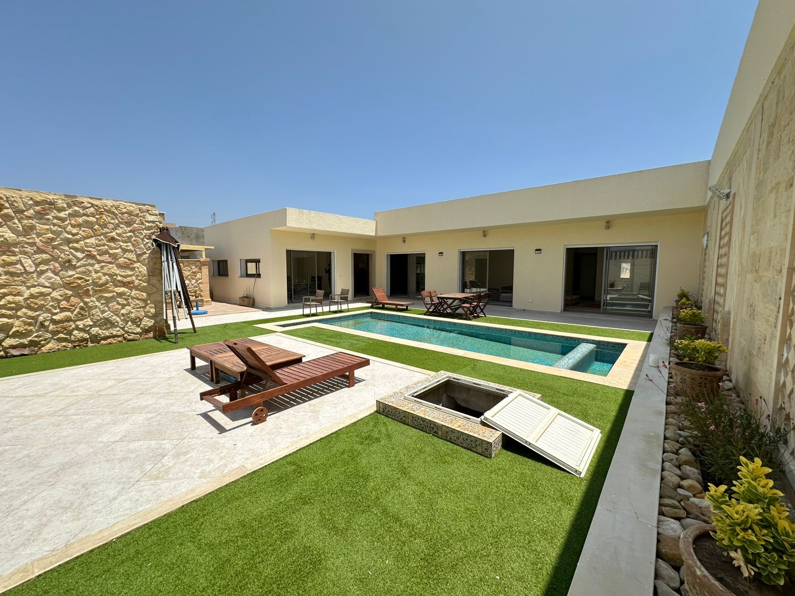 Hammamet Hammamet Vente Maisons Une charmante villa s4 plein pieds avec piscine