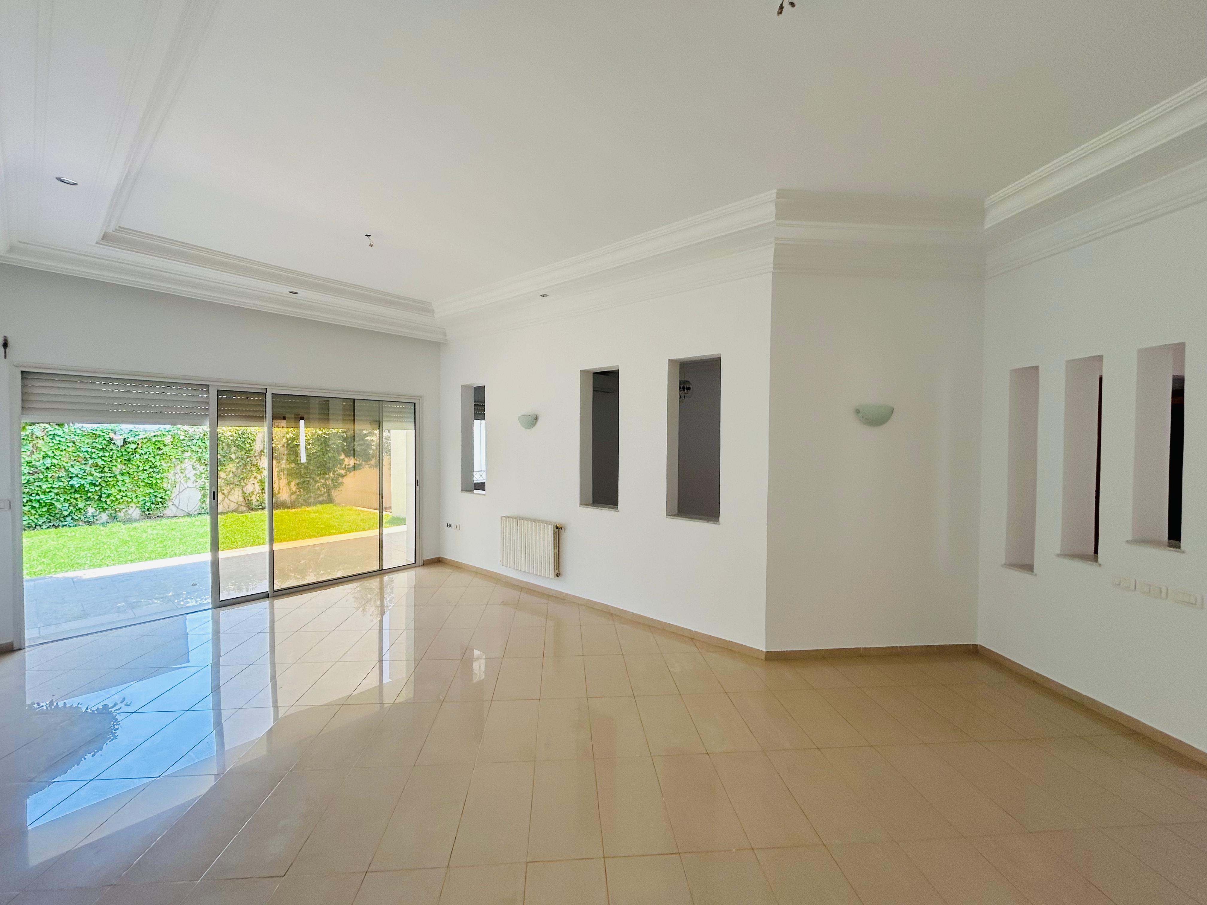 La Soukra La Soukra Location Maisons Villa plain pieds s5 avec jardin  la soukra