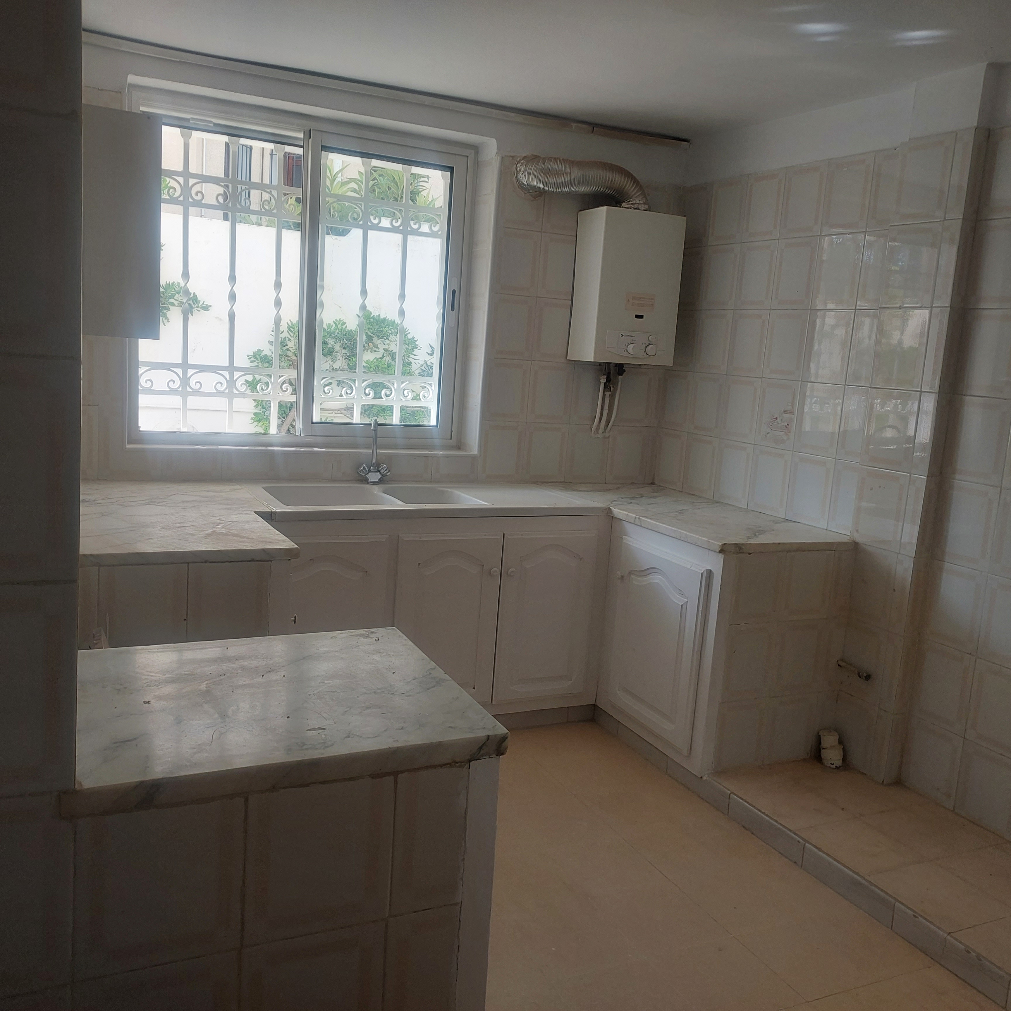 Ariana Ville Cite Ennasr 1 Location Appart. 3 pices Villa s 3 au rezdechausse ac entre indpendante