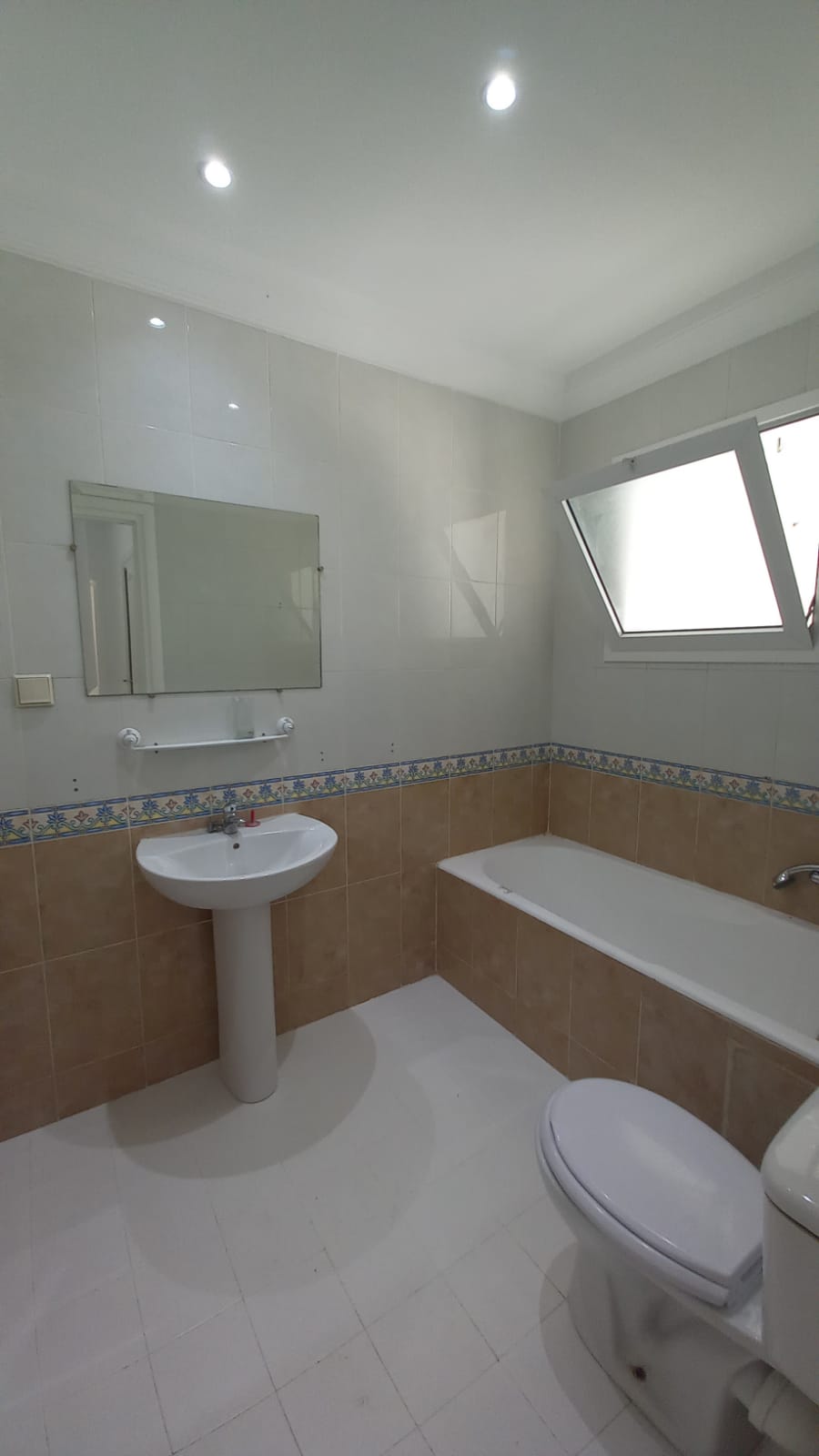 La Soukra La Soukra Location Appart. 3 pices Al s2 rdc  la soukra