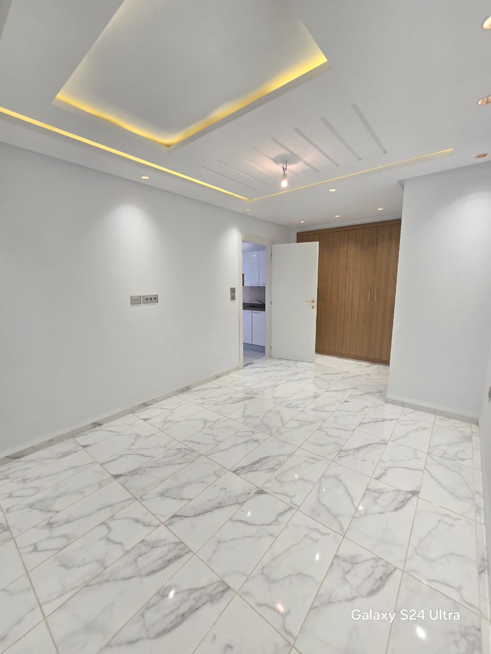 Akouda Chatt Meriem Vente Appart. 4 pices De appartement s1 et s2 luxeuse chatt mariem plage