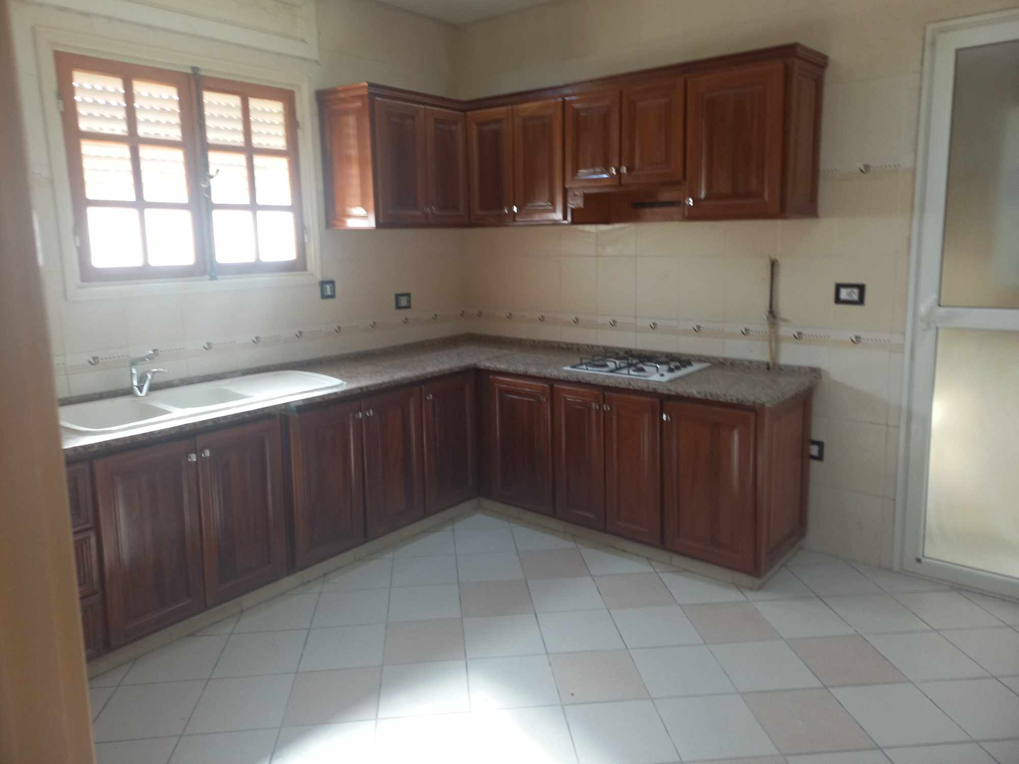 La Soukra La Soukra Location Appart. 4 pices Etage de villa  quartier central el aouina