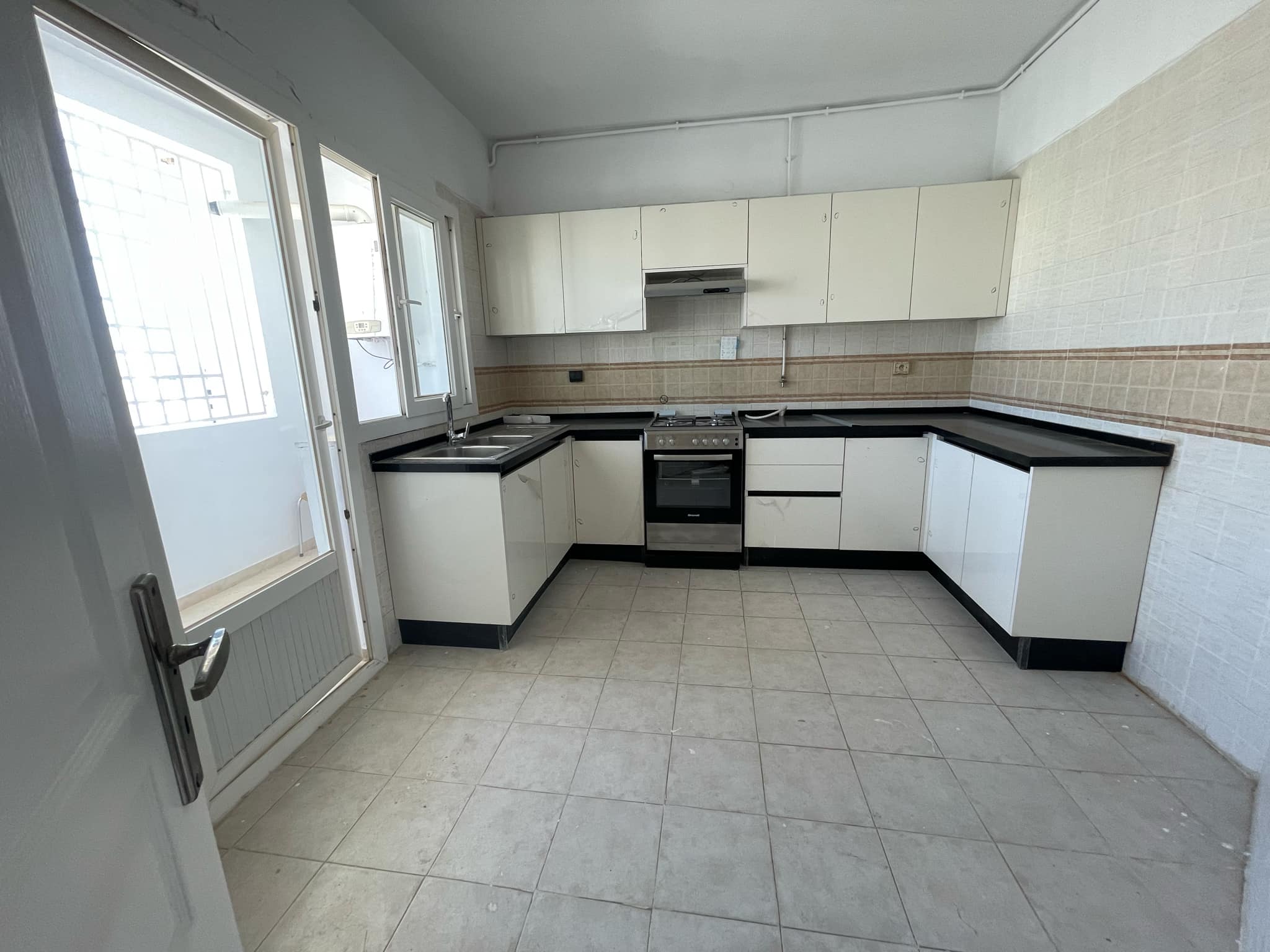 La Marsa El Aouina Location Appart. 4 pices Appartement s4 a l'aouina