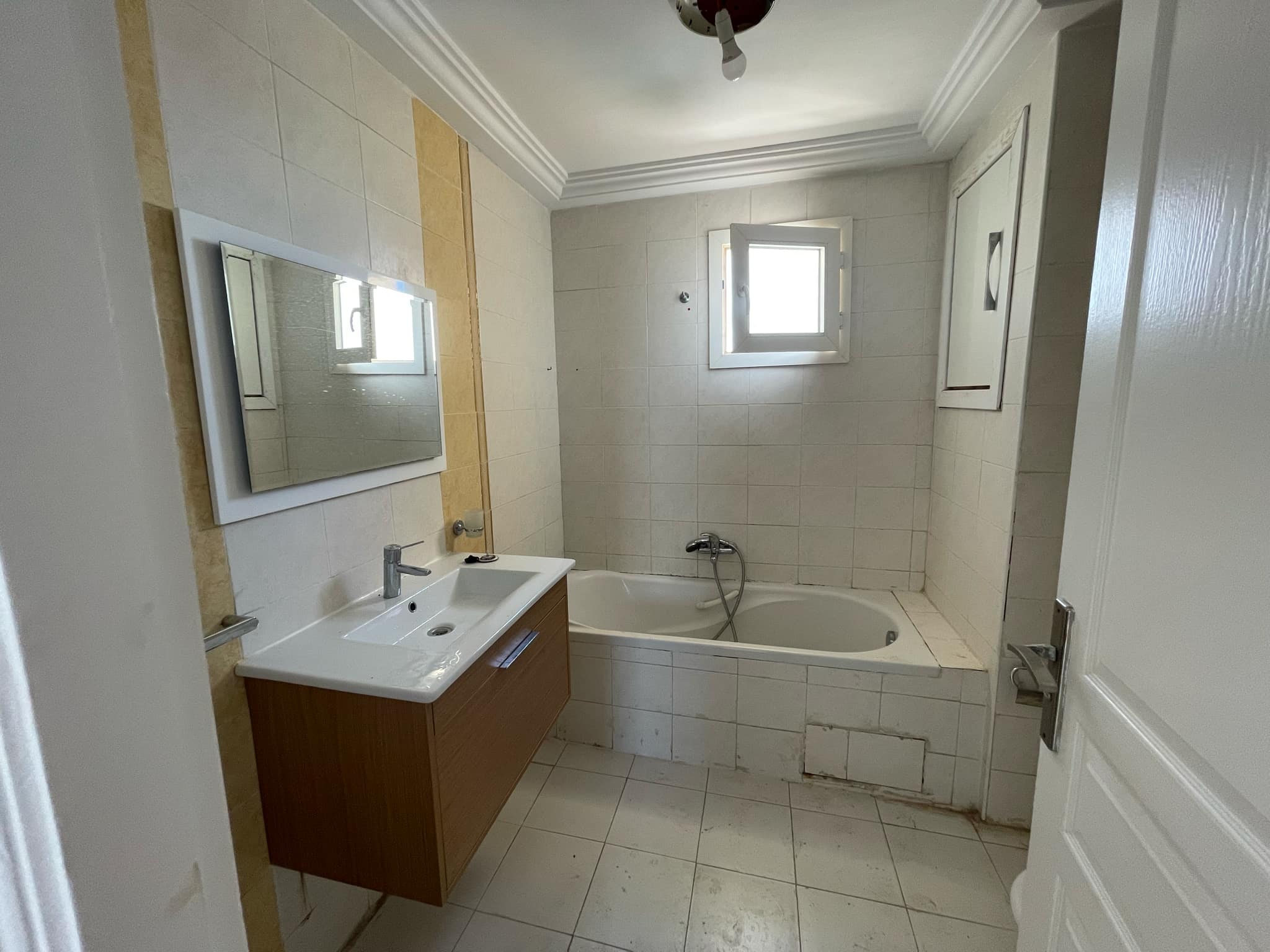 La Marsa El Aouina Location Appart. 4 pices Appartement s4 a l'aouina