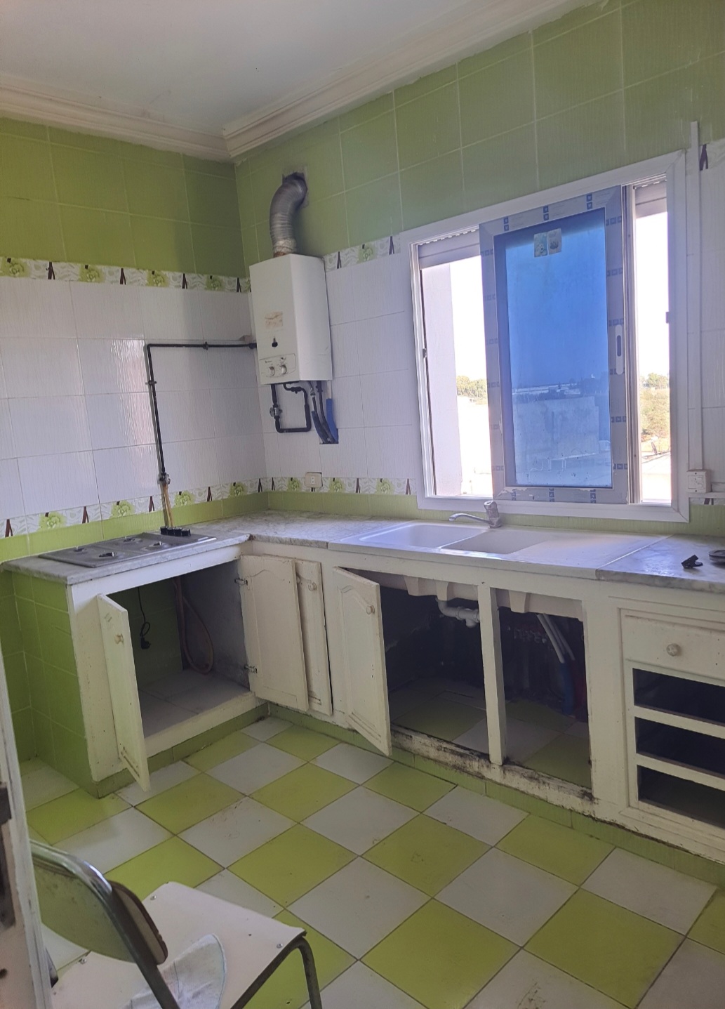 El Menzah El Manar 1 Location Appart. 2 pices Etage de villa ct cole prive hannibal