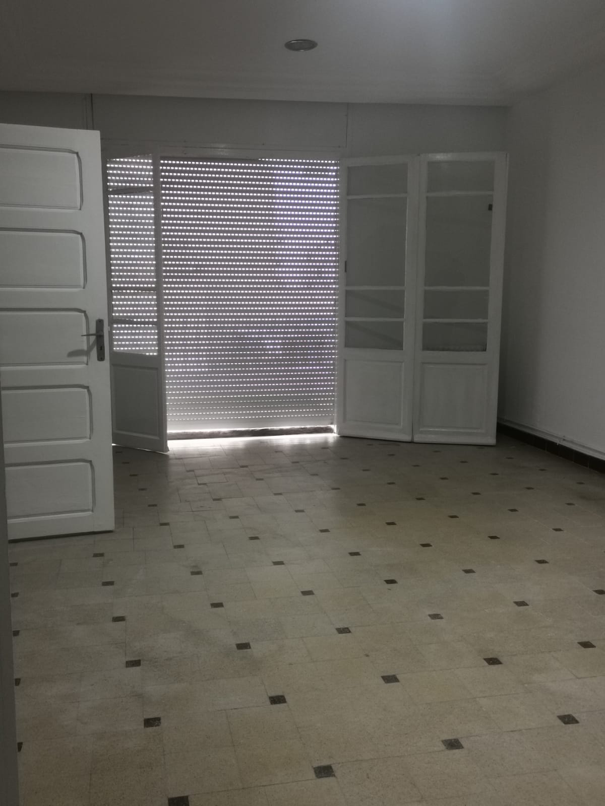 Bab Bhar Montplaisir Location Appart. 5 pices+ Appartement idal pour usage bureautique