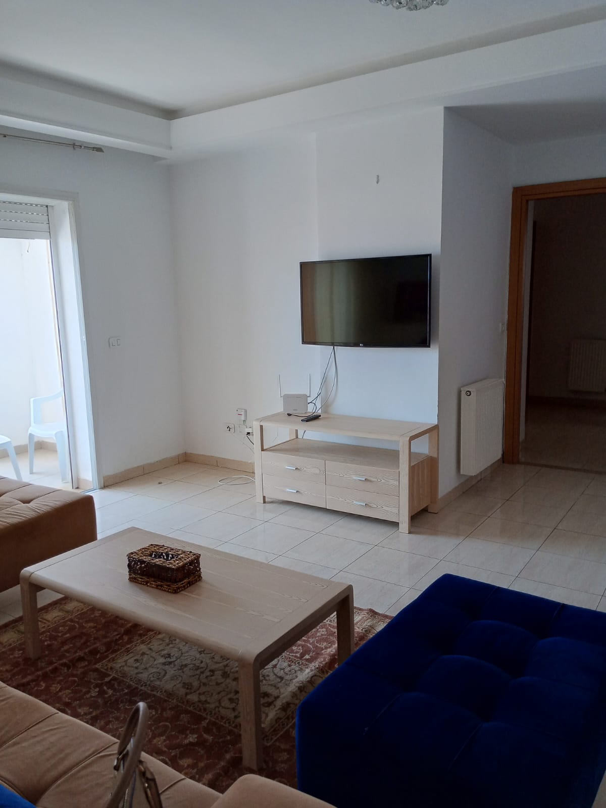 La Soukra La Soukra Location Appart. 4 pices S3 meubk  cit wahatt