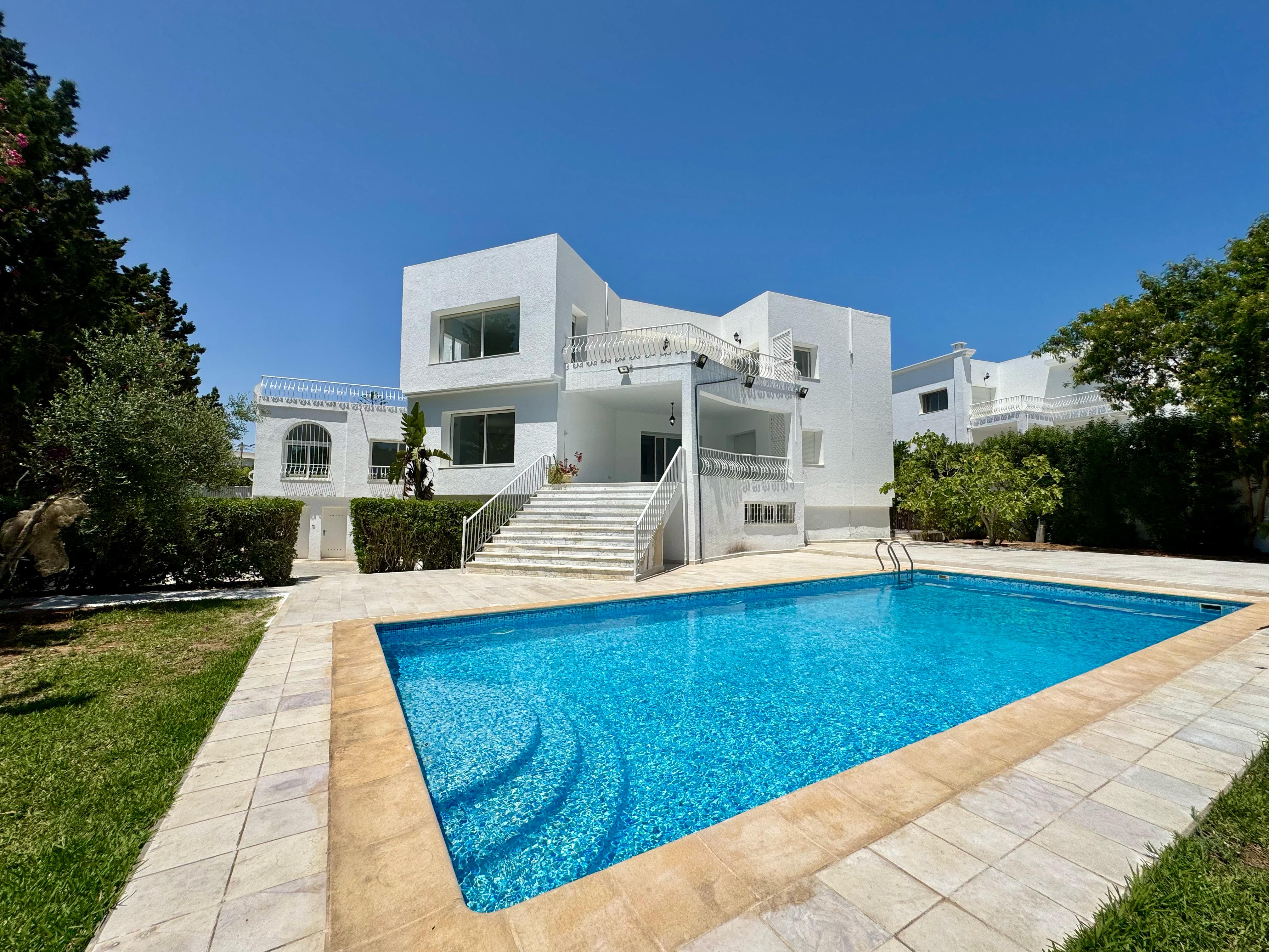 La Marsa Gammart Location Maisons Villa haut standing avec piscine  gammarth