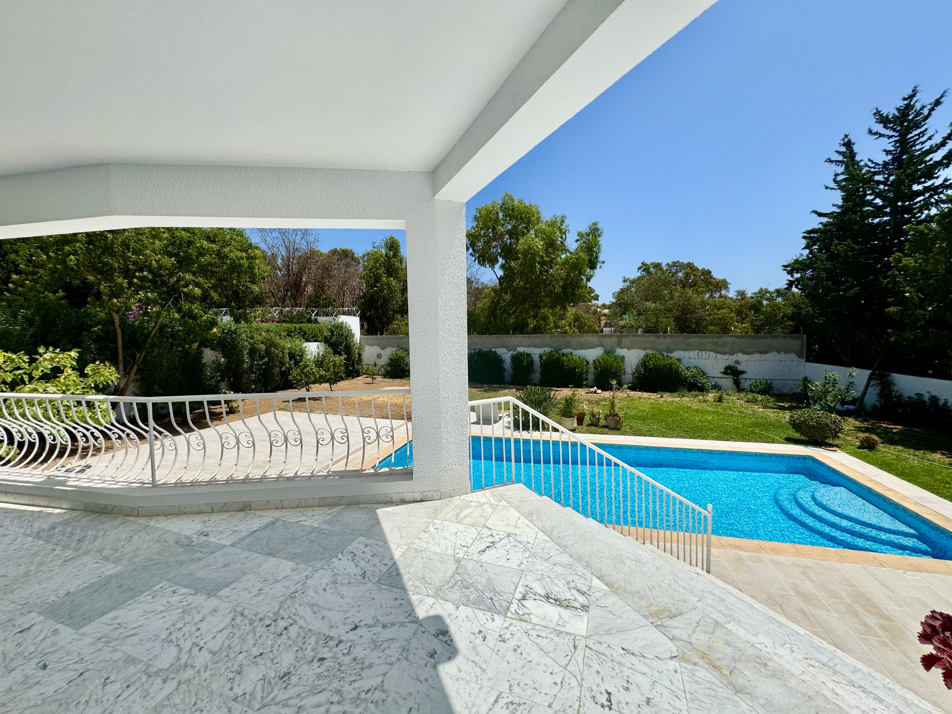 La Marsa Gammart Location Maisons Villa haut standing avec piscine  gammarth