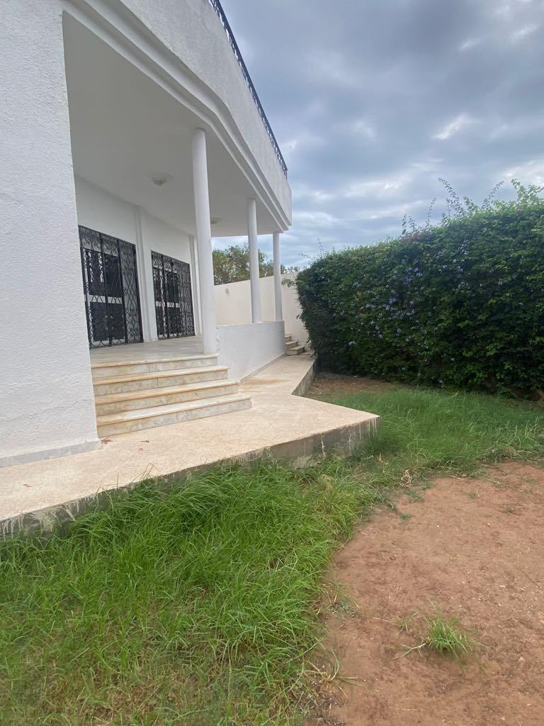 La Marsa Gammart Location Maisons Villa s4 avec jardin  gammarth