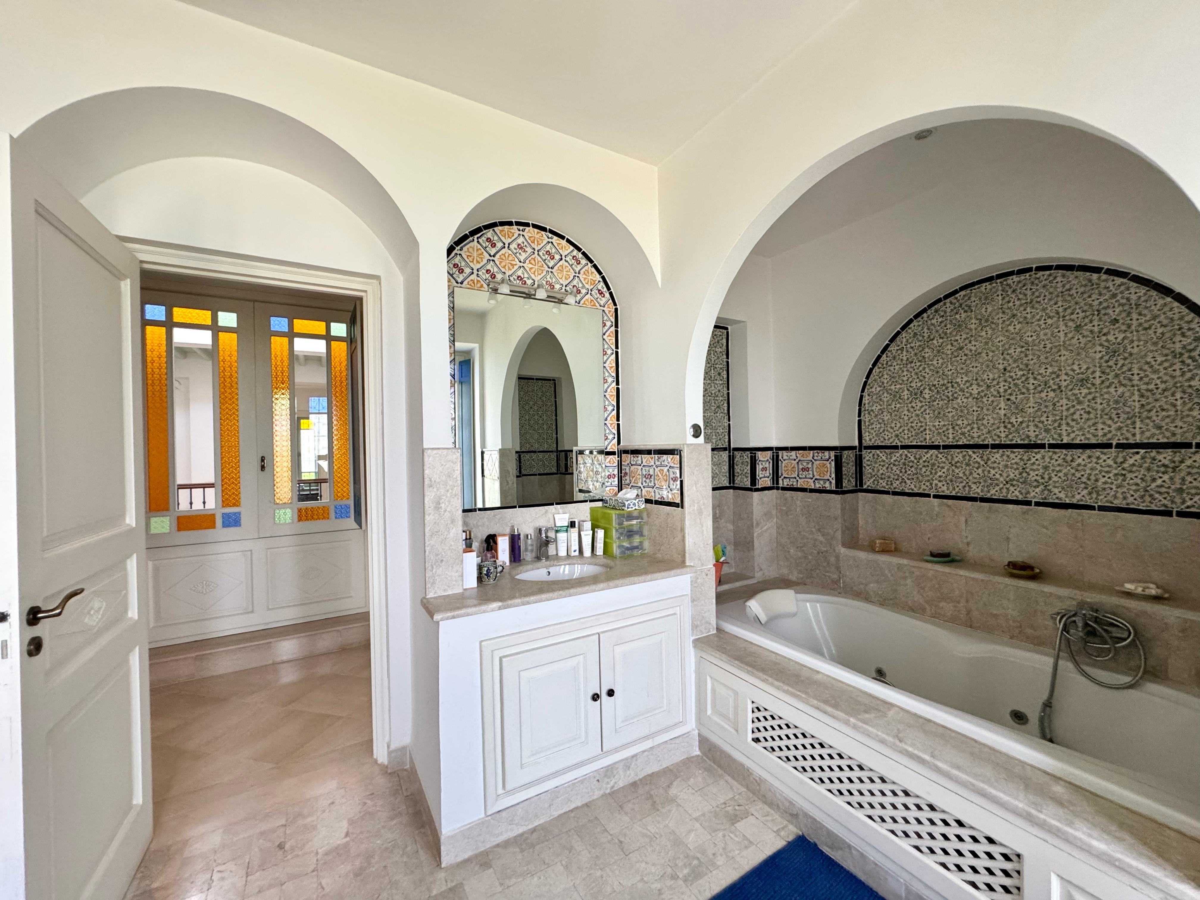 La Marsa Gammart Location Maisons Villa haut standing avec piscine et jardin