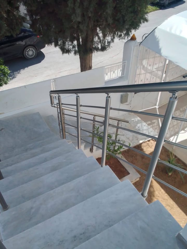 El Menzah El Menzah 9 Location Appart. 3 pices tage de villa s3 menzah 9 avec garage