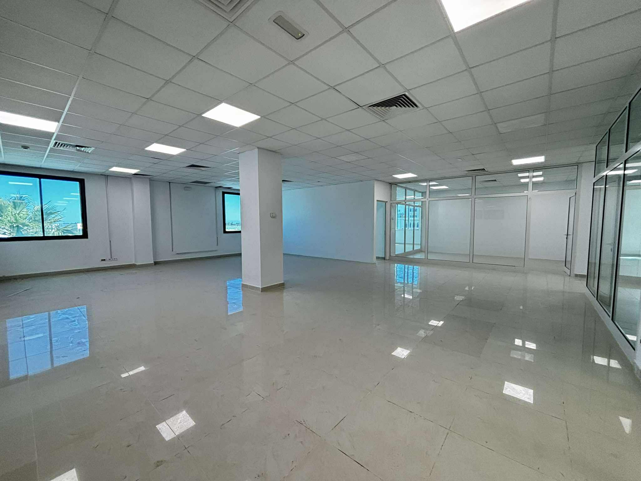 La Soukra Charguia 2 Location Surfaces Open space en 12 pices de 620m  charguia 2