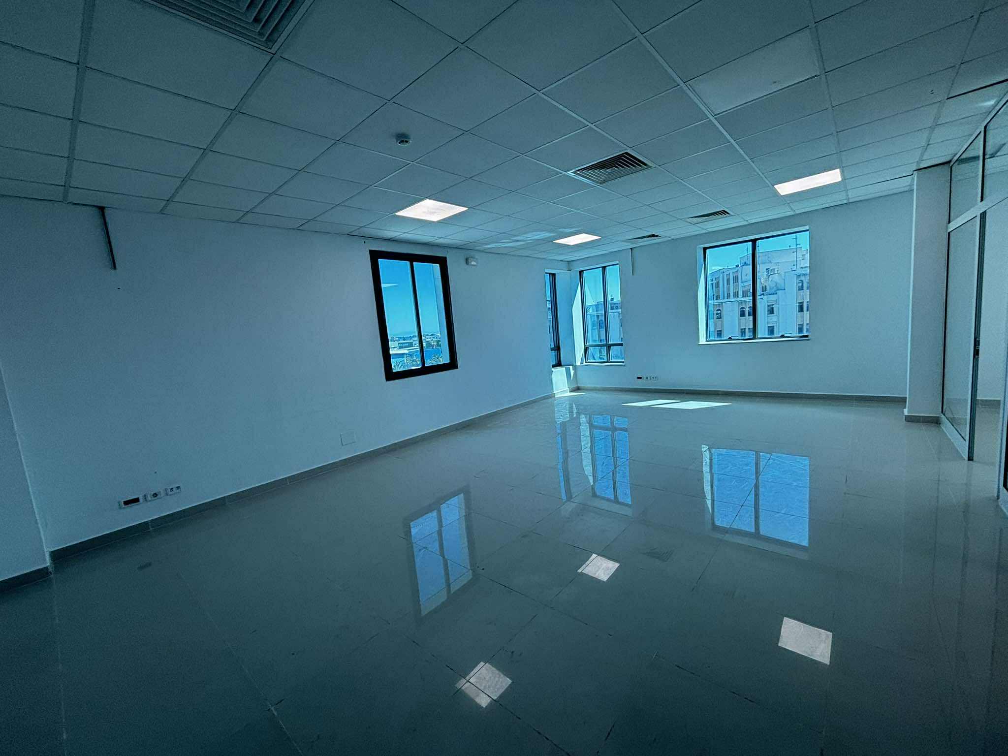 La Soukra Charguia 2 Location Surfaces Open space en 12 pices de 620m  charguia 2