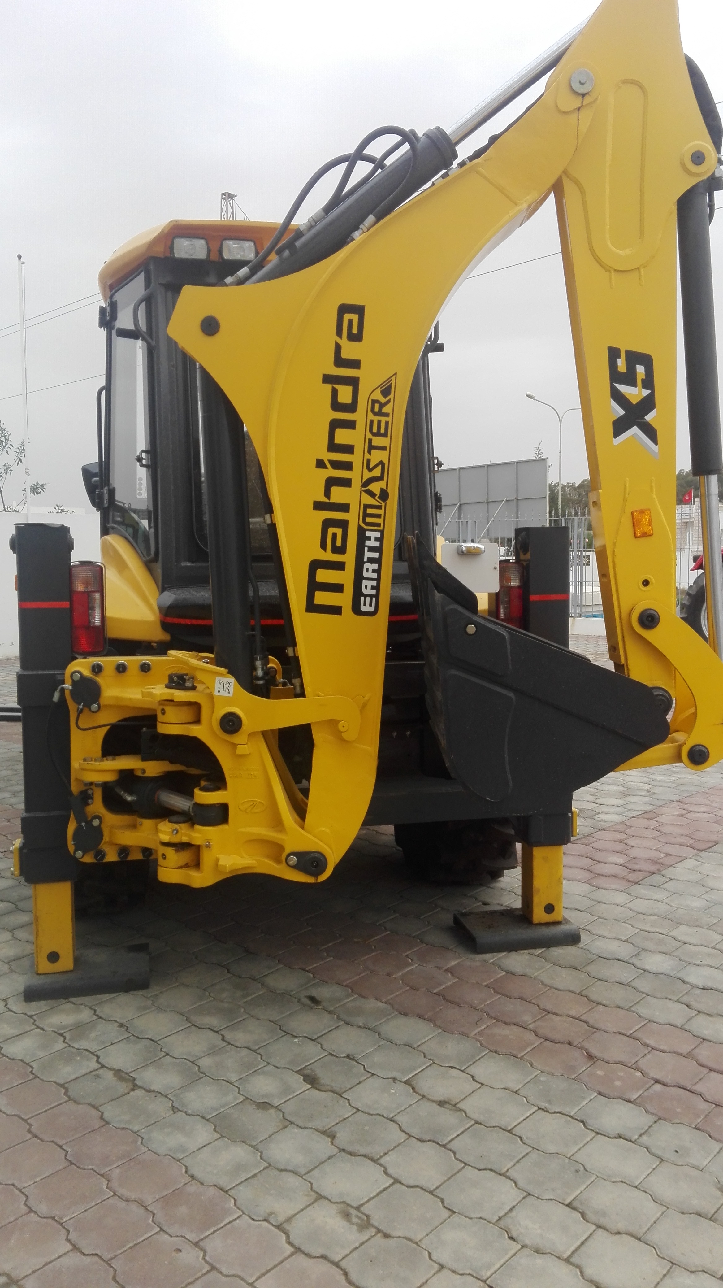 Akouda Akouda Mahindra Autre Modle Tractopelle mahindra 29429403