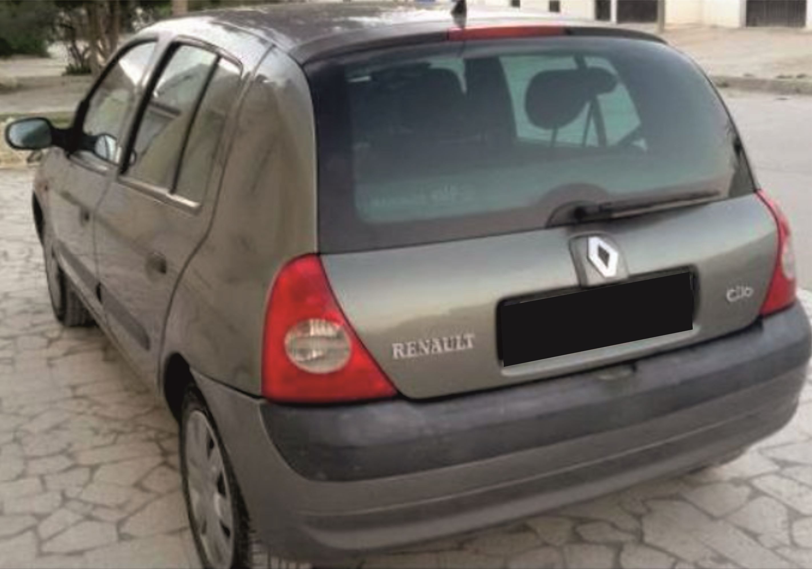 Ariana Ville Ariana Renault Clio Clio bomb 1er main