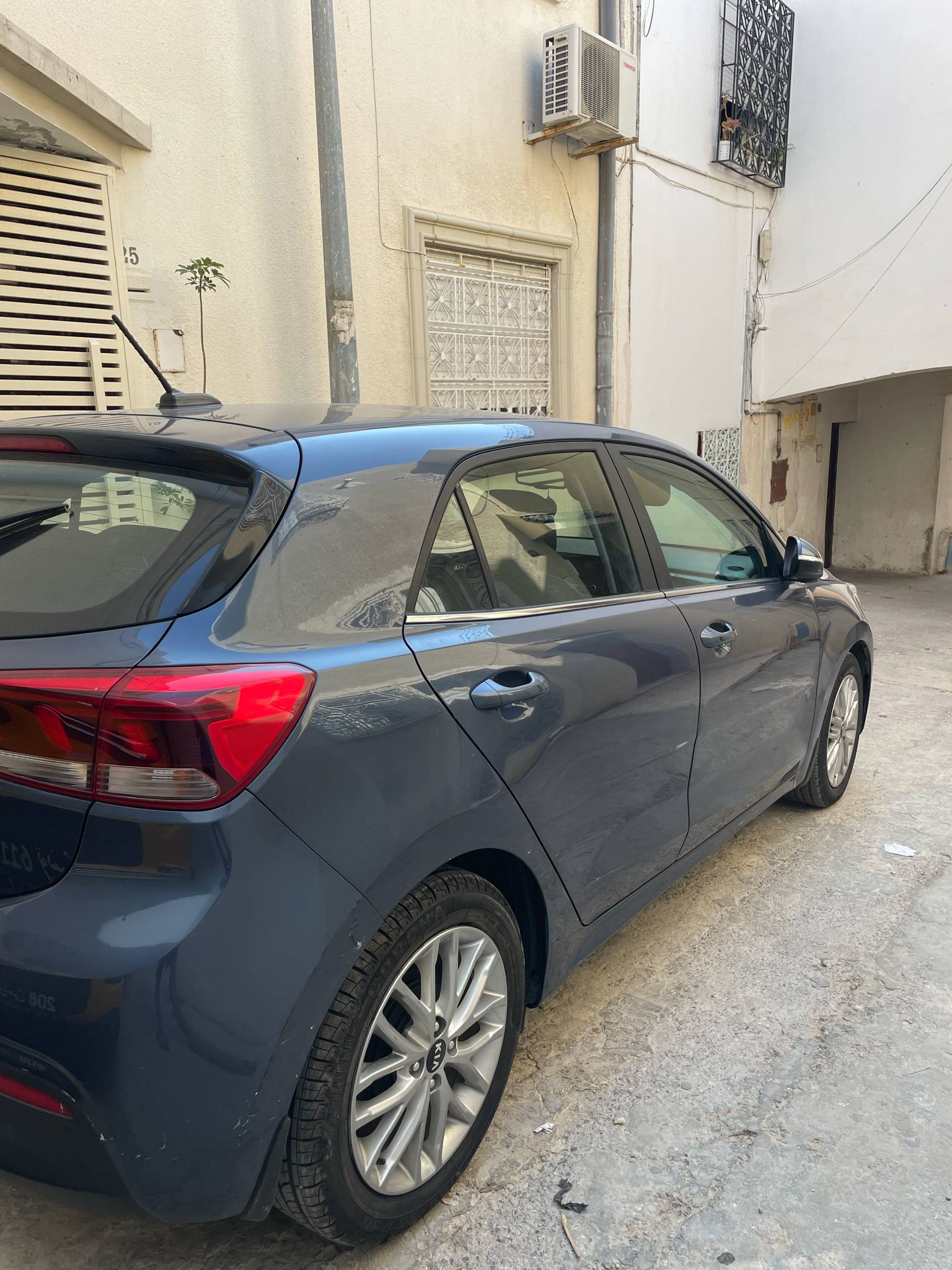 El Omrane El Omrane Kia Rio Voiture kia rio