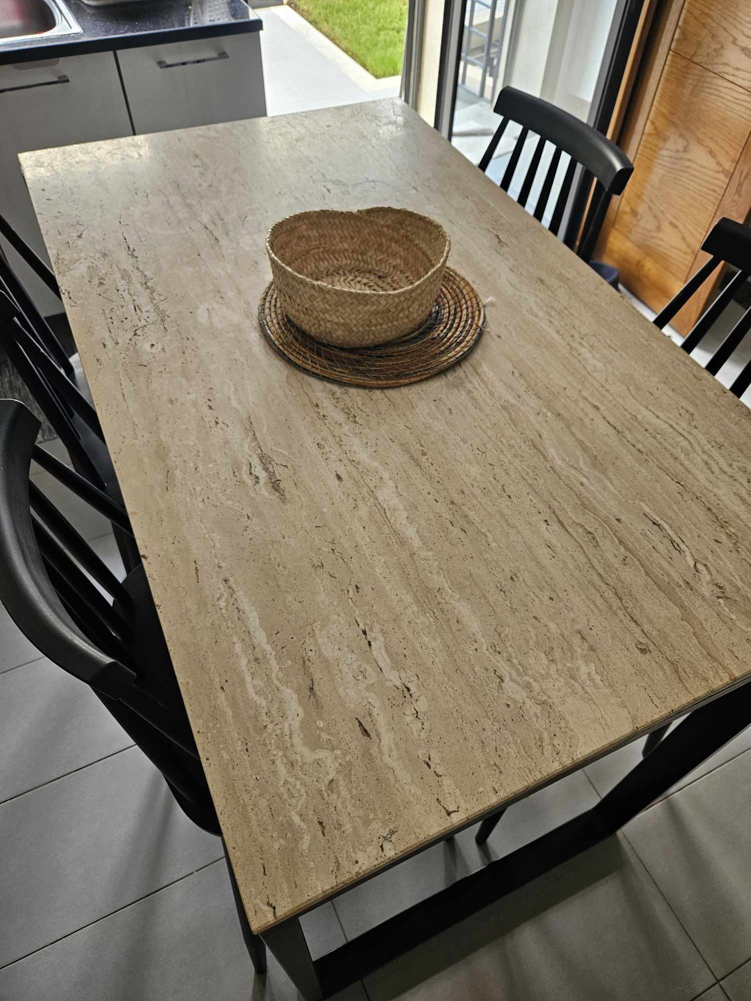 La Soukra Borj Louzir Meubles de cuisine et salle de bain Tables - Coins Repas Table haute cuisine et 6 chaises