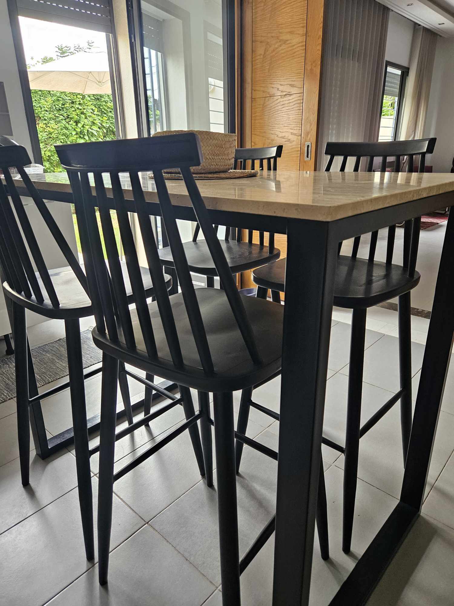 La Soukra Borj Louzir Meubles de cuisine et salle de bain Tables - Coins Repas Table haute cuisine et 6 chaises