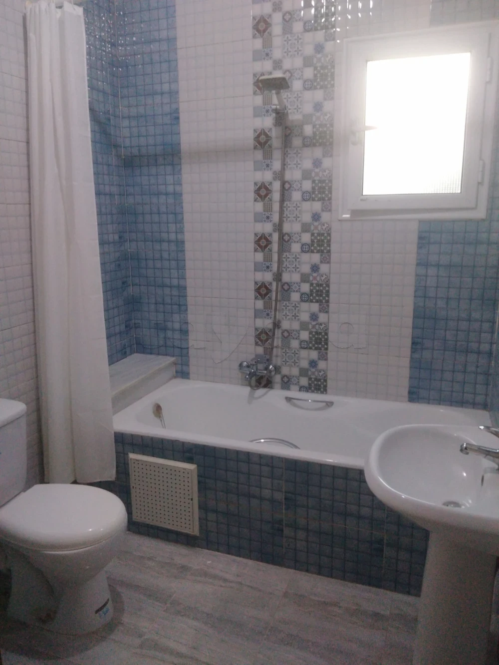 Sfax Sud Cite Moez 1 Location Appart. 4 pices Etage de villa haut standing
