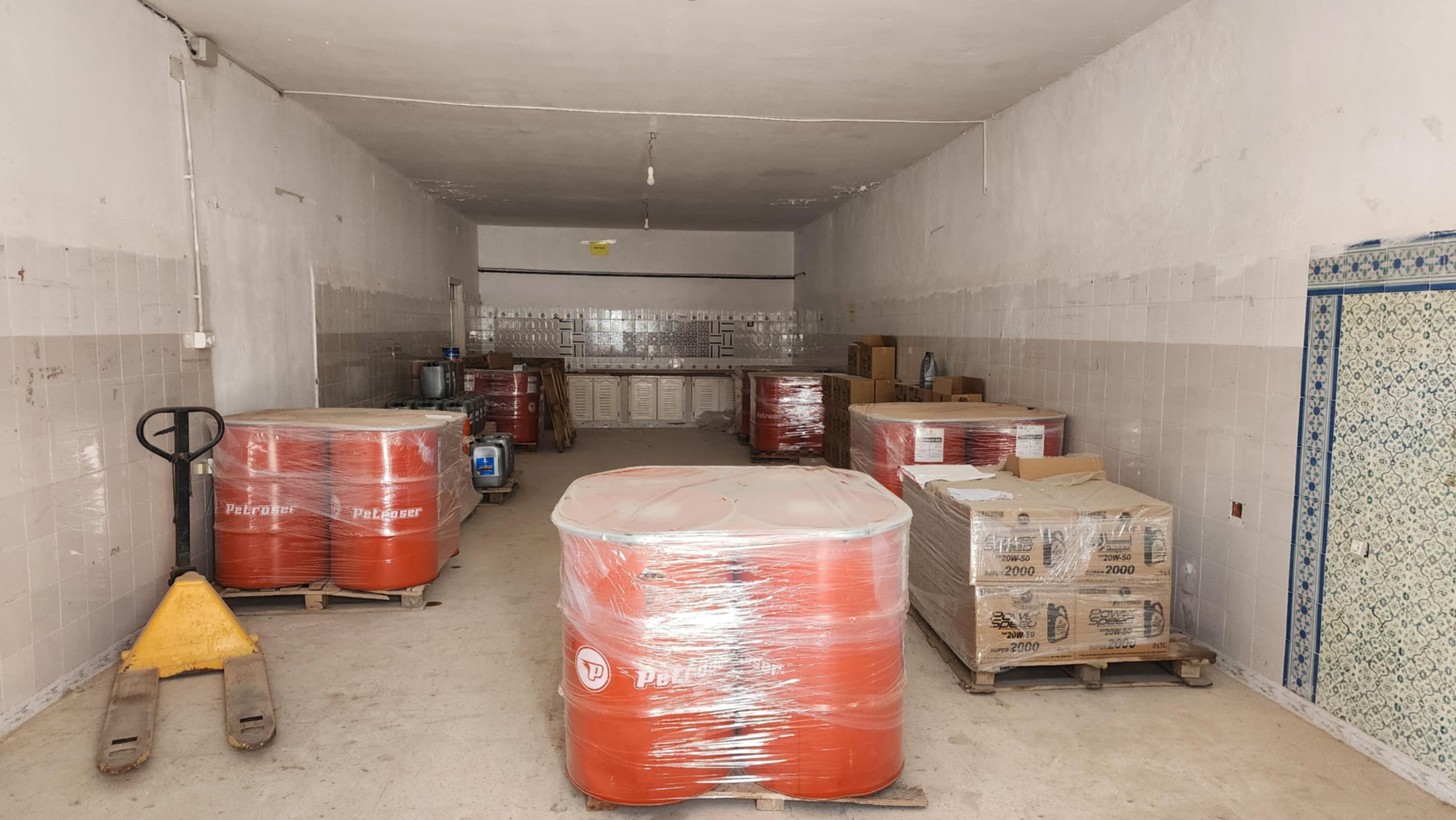 La Soukra La Soukra Bureaux & Commerces Atelier,Garage Dpt 100m cit les orangers