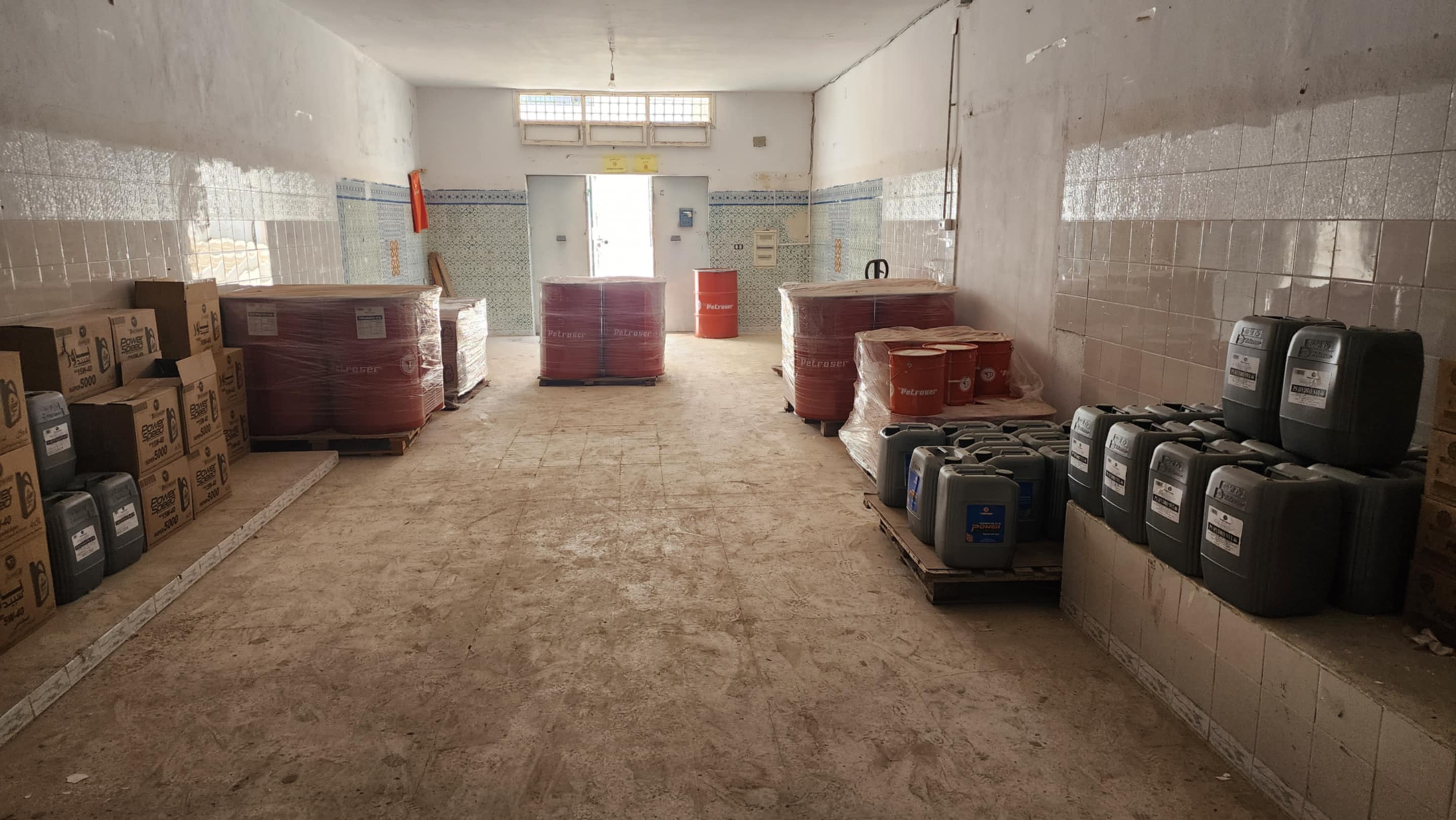 La Soukra La Soukra Bureaux & Commerces Atelier,Garage Dpt 100m cit les orangers
