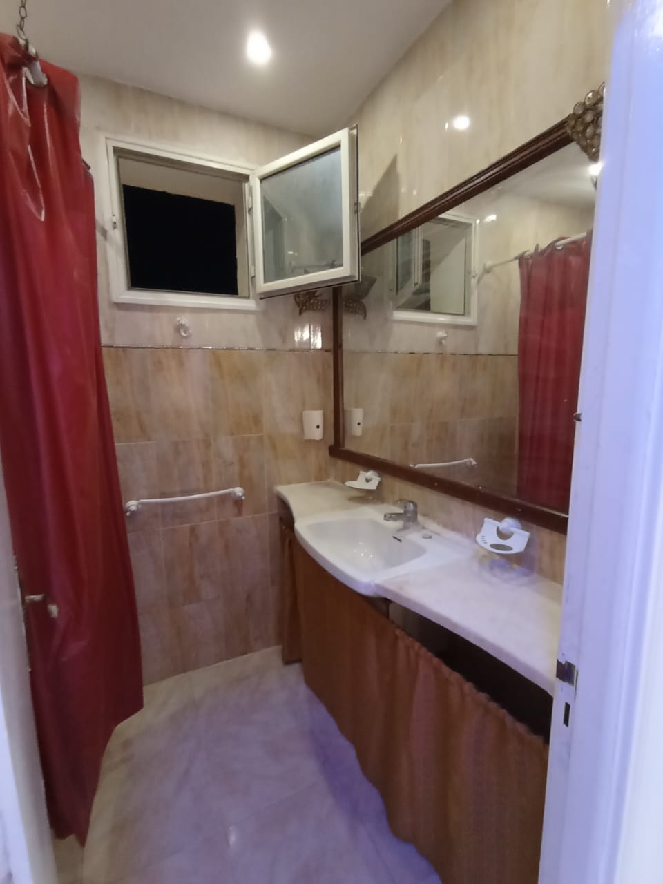 Ariana Ville Cite Ennouzha Location Appart. 4 pices S plus 3 rnov meubl a cit ennozha wb3534
