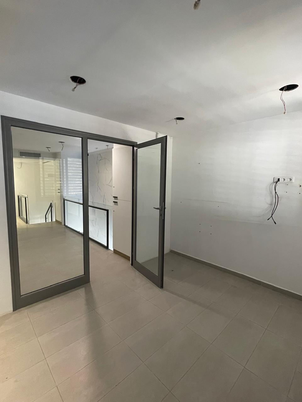 La Marsa El Aouina Vente Surfaces Local commercial  l'entre de l'aouina