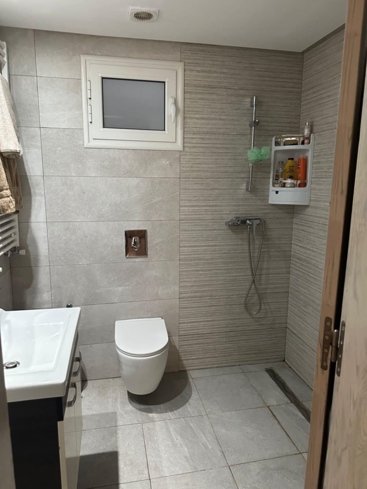 Mnihla Jardins d'el Menzah Location Appart. 2 pices Appartement s 1 avec grande terrasse 100m