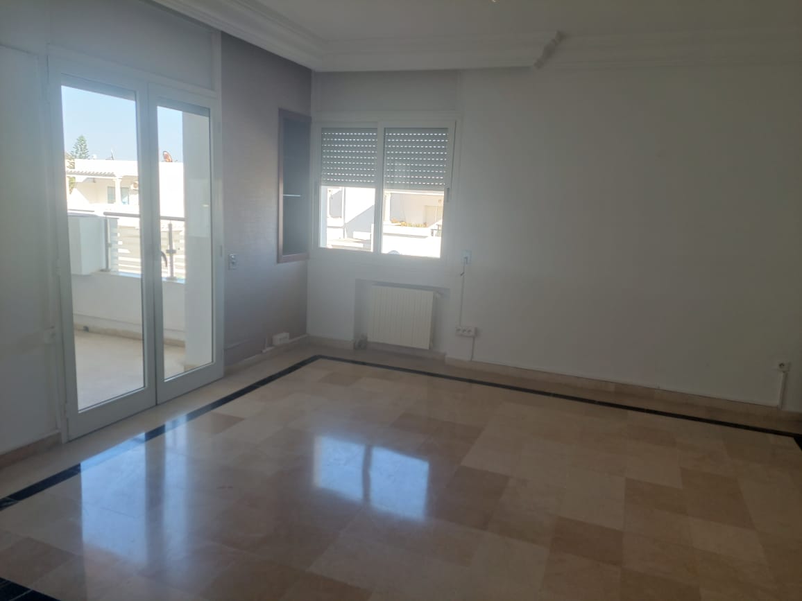 La Soukra Cite Hedi Nouira Location Appart. 4 pices Bel appartement