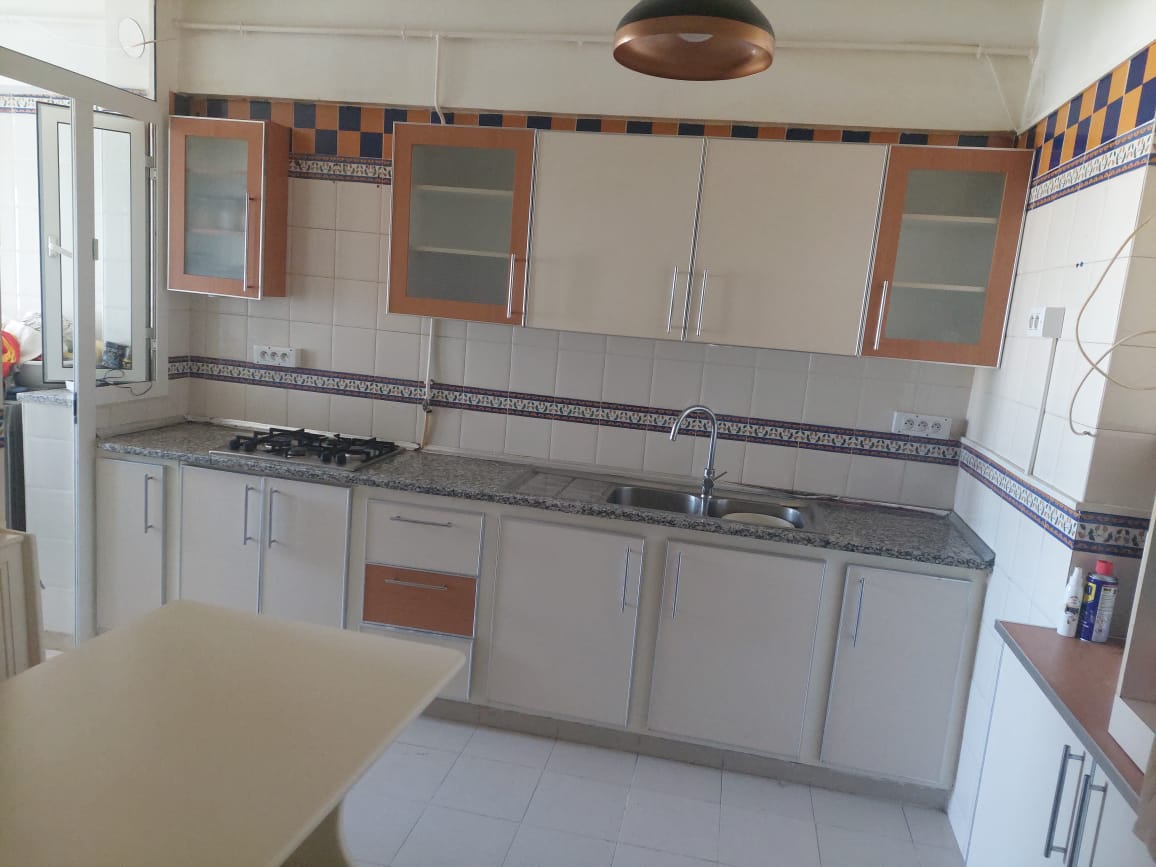 La Soukra Cite Hedi Nouira Location Appart. 4 pices Bel appartement