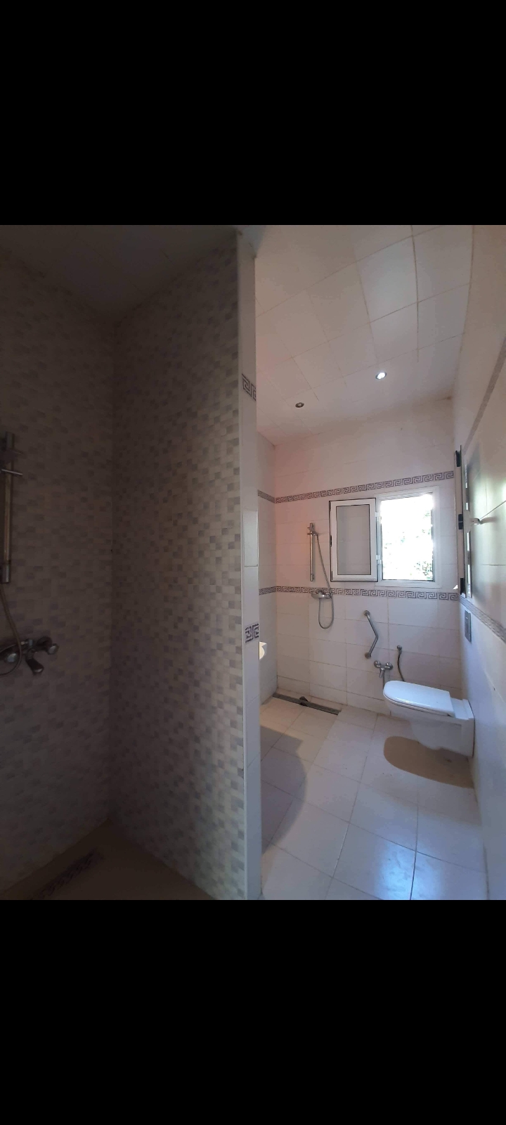 Ariana Ville Cite Ennouzha Vente Maisons Grande villa  la cit ennozha