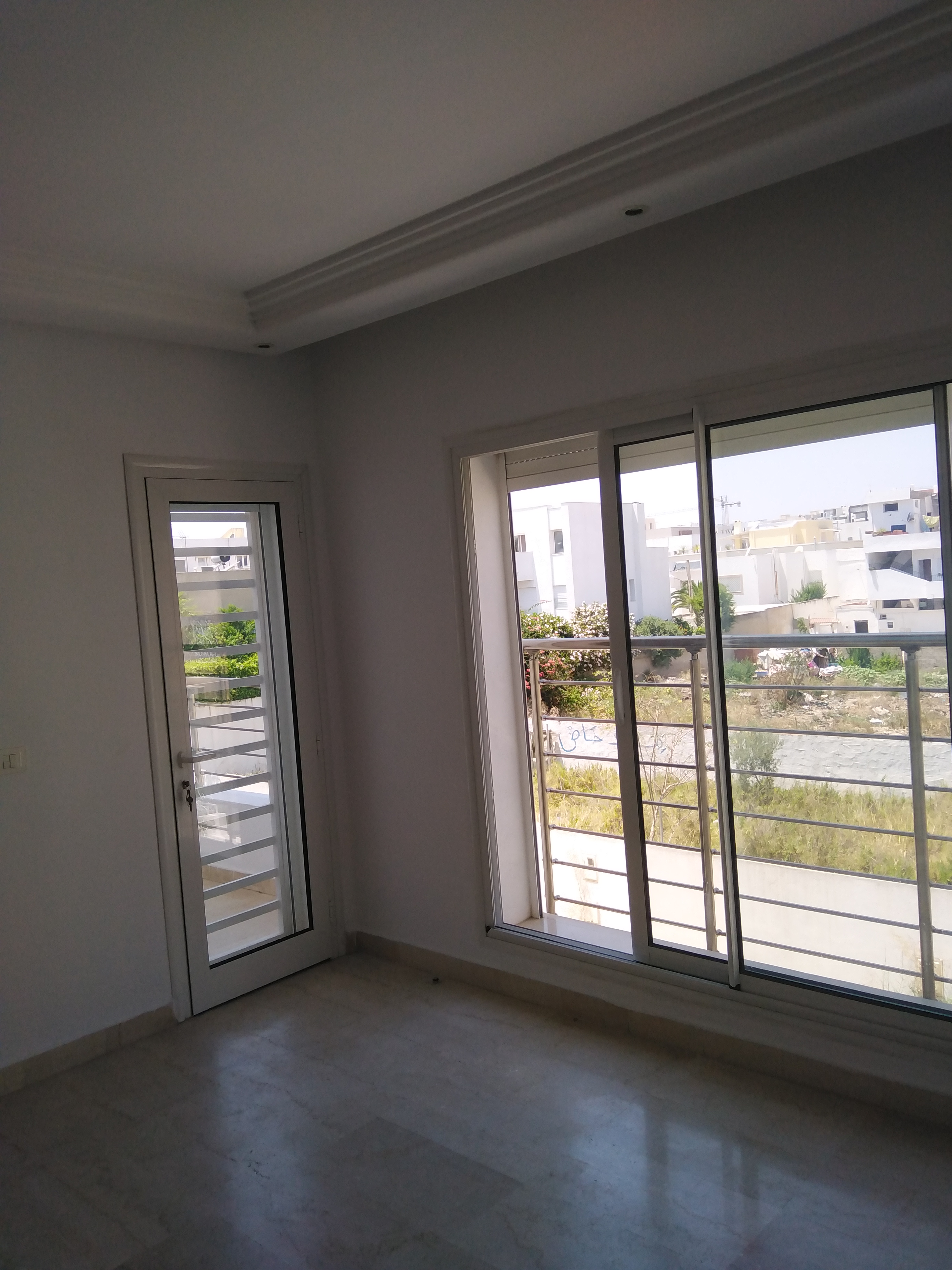 Ain Zaghouan Jardins de Carthage Location Appart. 4 pices Un appartement agrable aux jardins de carthage