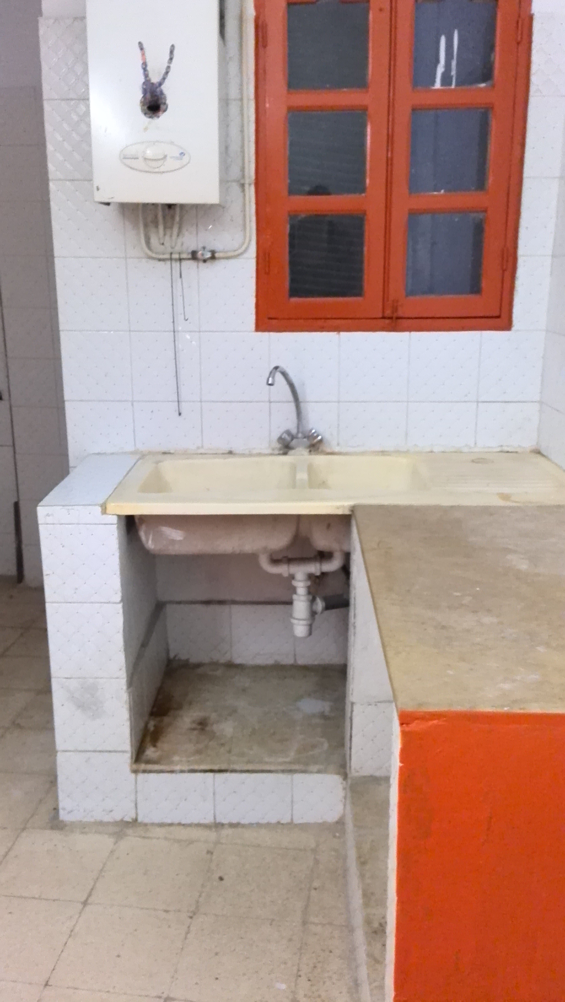 Bab Bhar Bab Bhar Location Appart. 3 pices S2 avec balcon beb lassal pres metro pour hommes