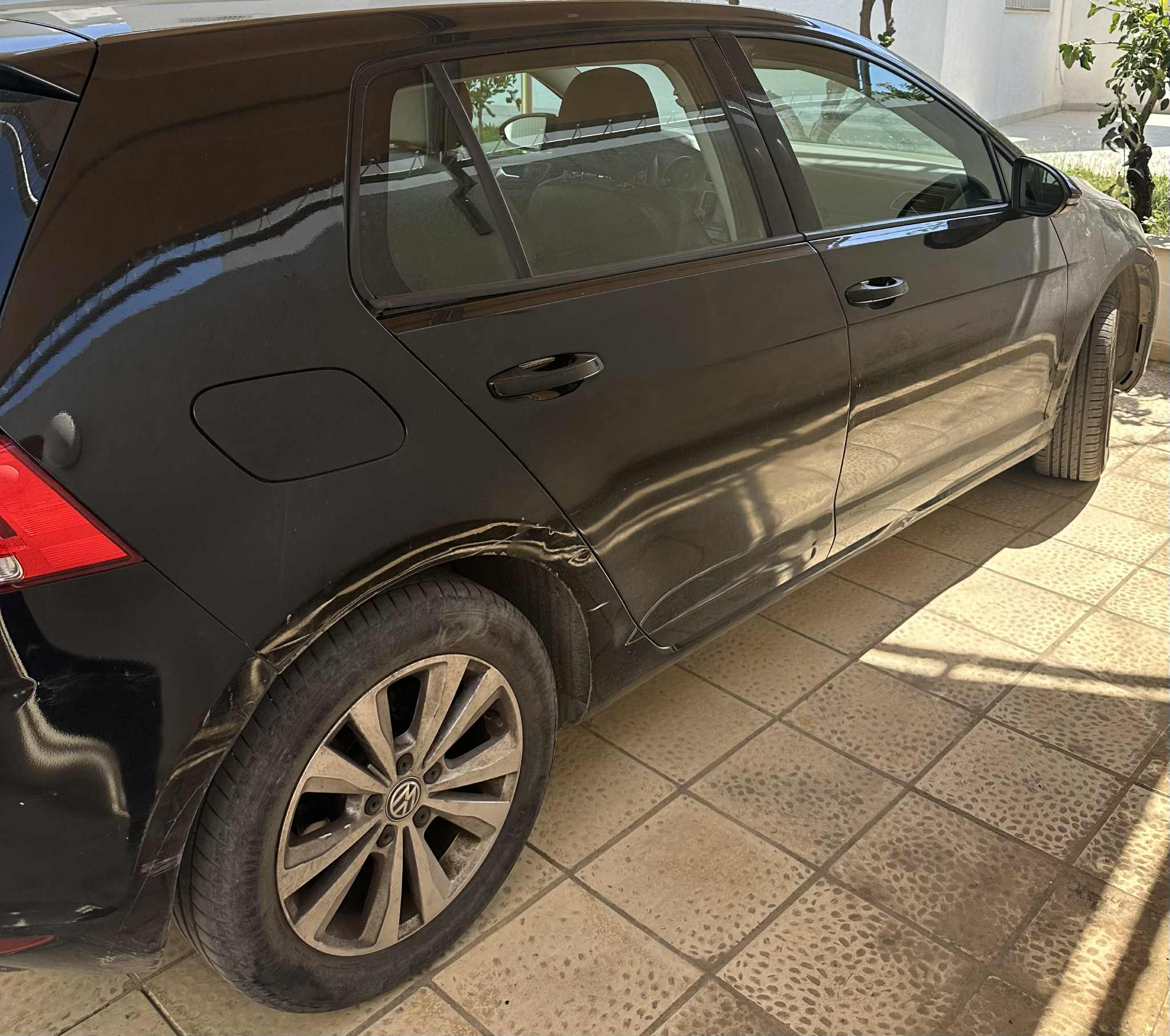 Ariana Ville El Menzah 7 Volkswagen Golf 7 Golf 7 essence 1re main