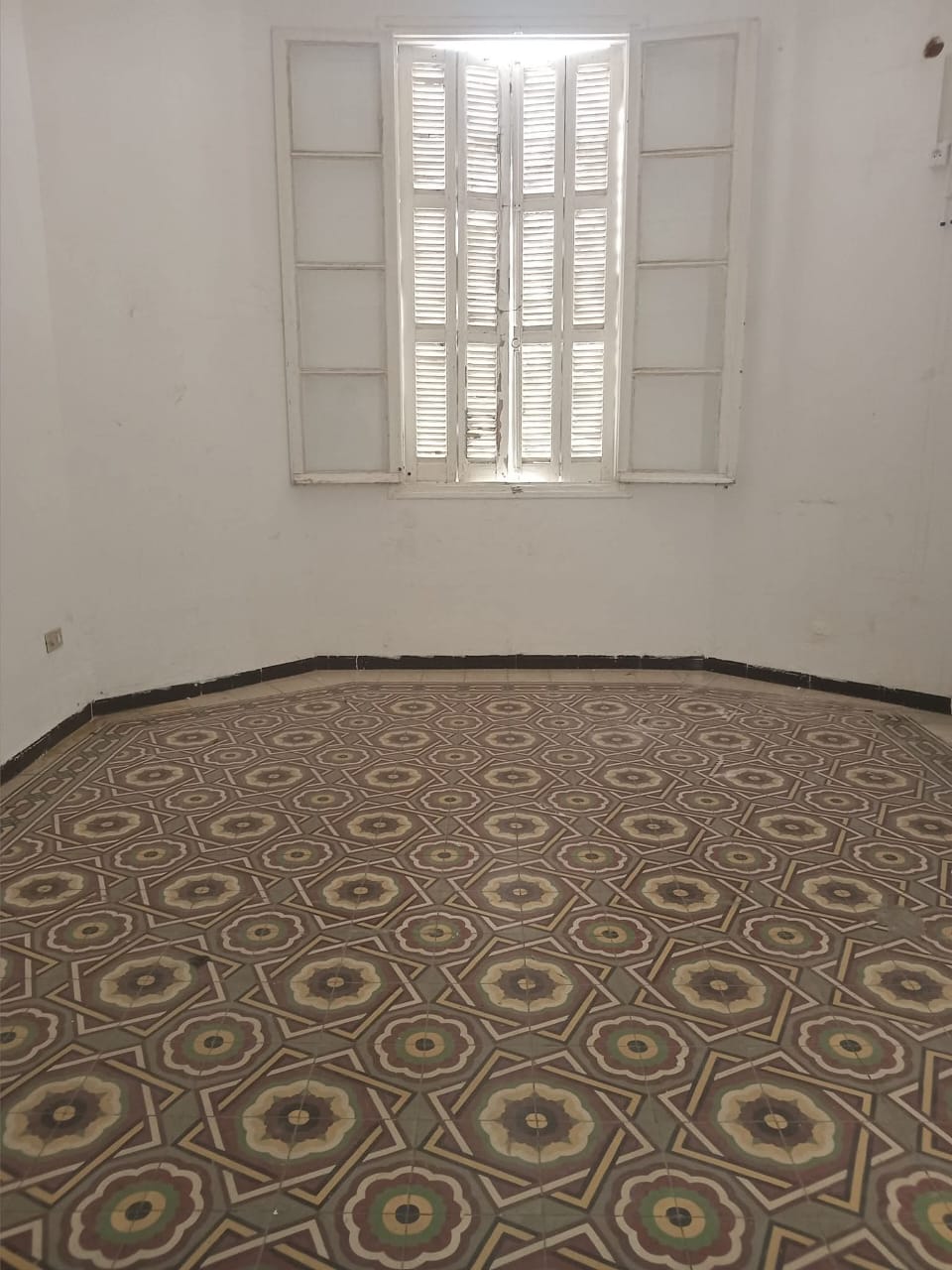 Cite El Khadra Kheireddine Pacha Location Appart. 3 pices Bureau a kheiredine