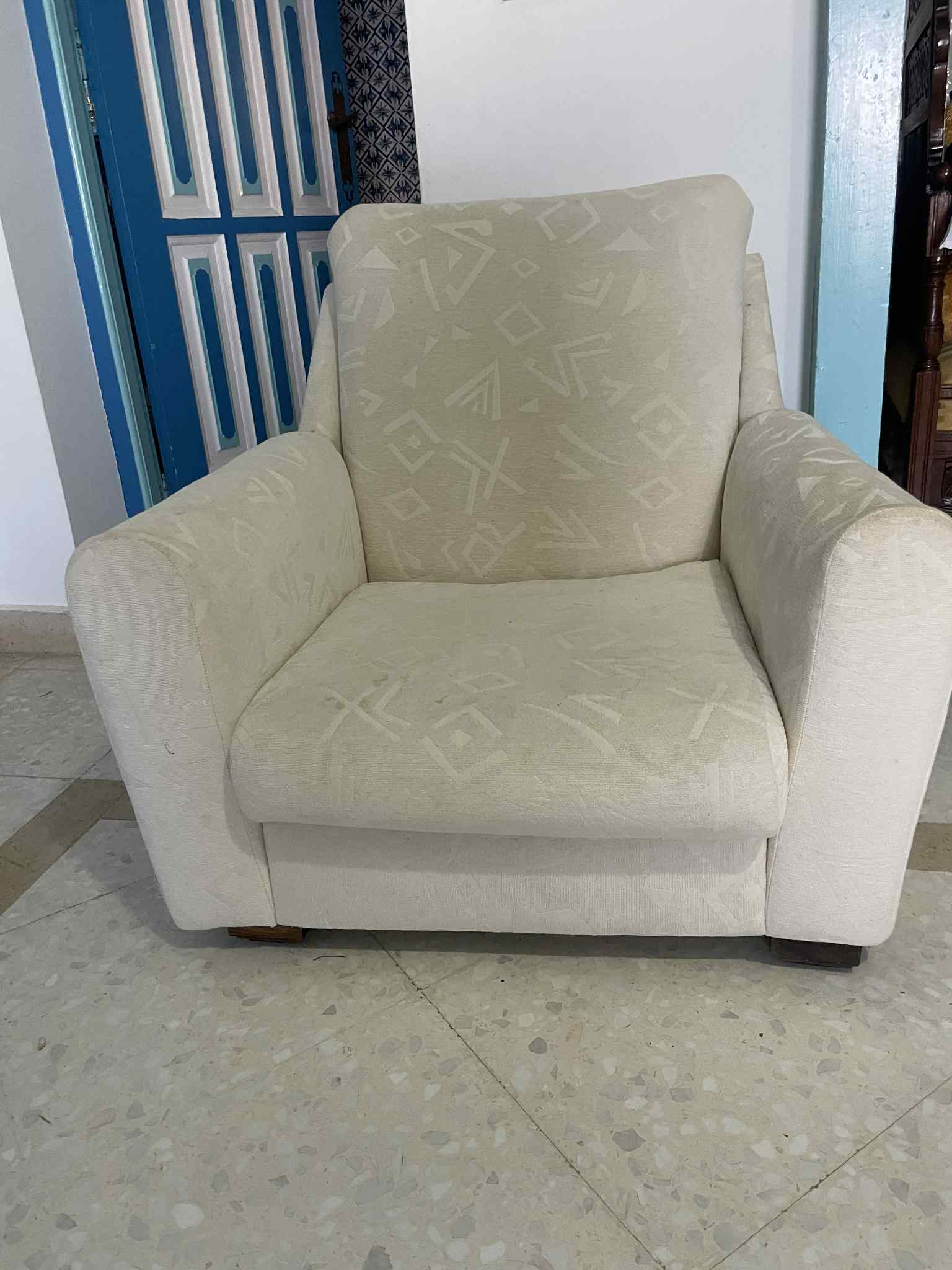 La Marsa Marsa Safsaf Salon - Salle  manger  Salons Salon beige en bon etat