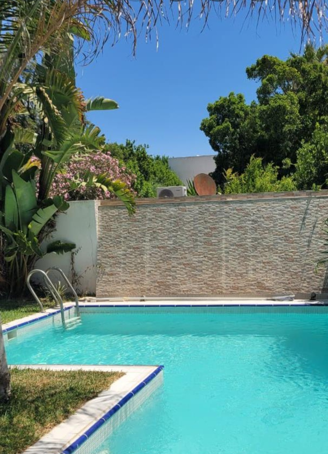 Nabeul Cite El Mahrsi 2 Location Maisons Villa avec piscine pied dans leau