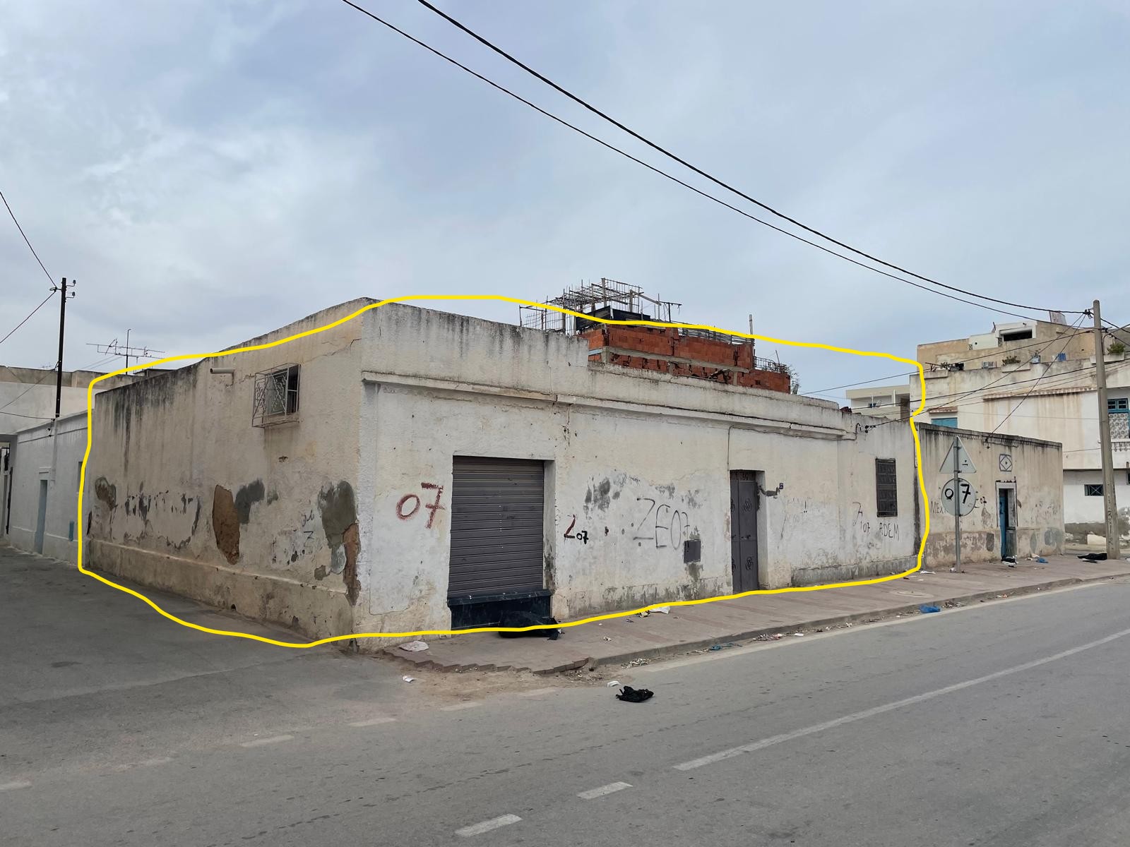 Essijoumi El Mellassine Vente Maisons Local de 200 m2 en face station train mellassine