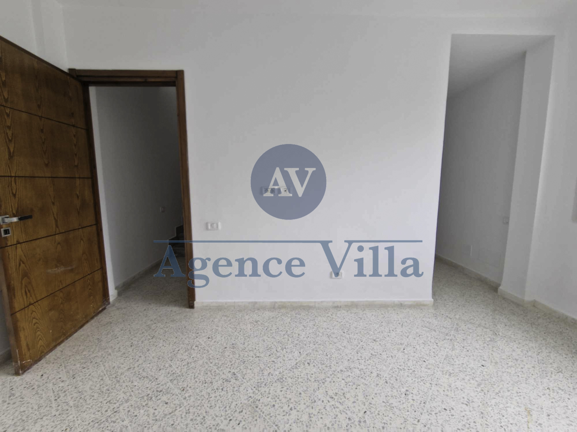 La Marsa Cite Du Stade Location Maisons Un triplex s3  cit les pins avec jardin