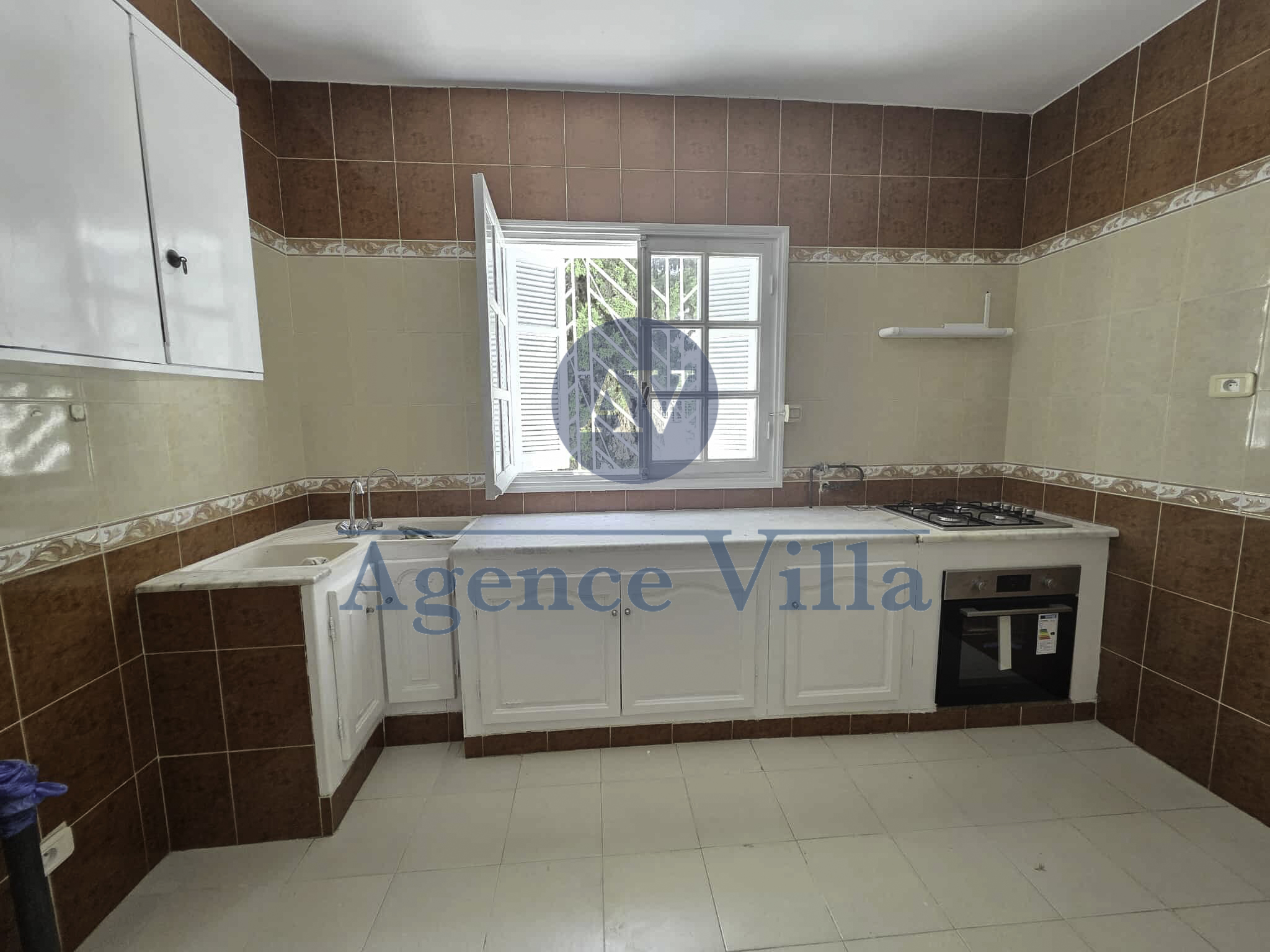 La Marsa Marsa Ennassim Location Appart. 5 pices+ Appartement s4  la marsa