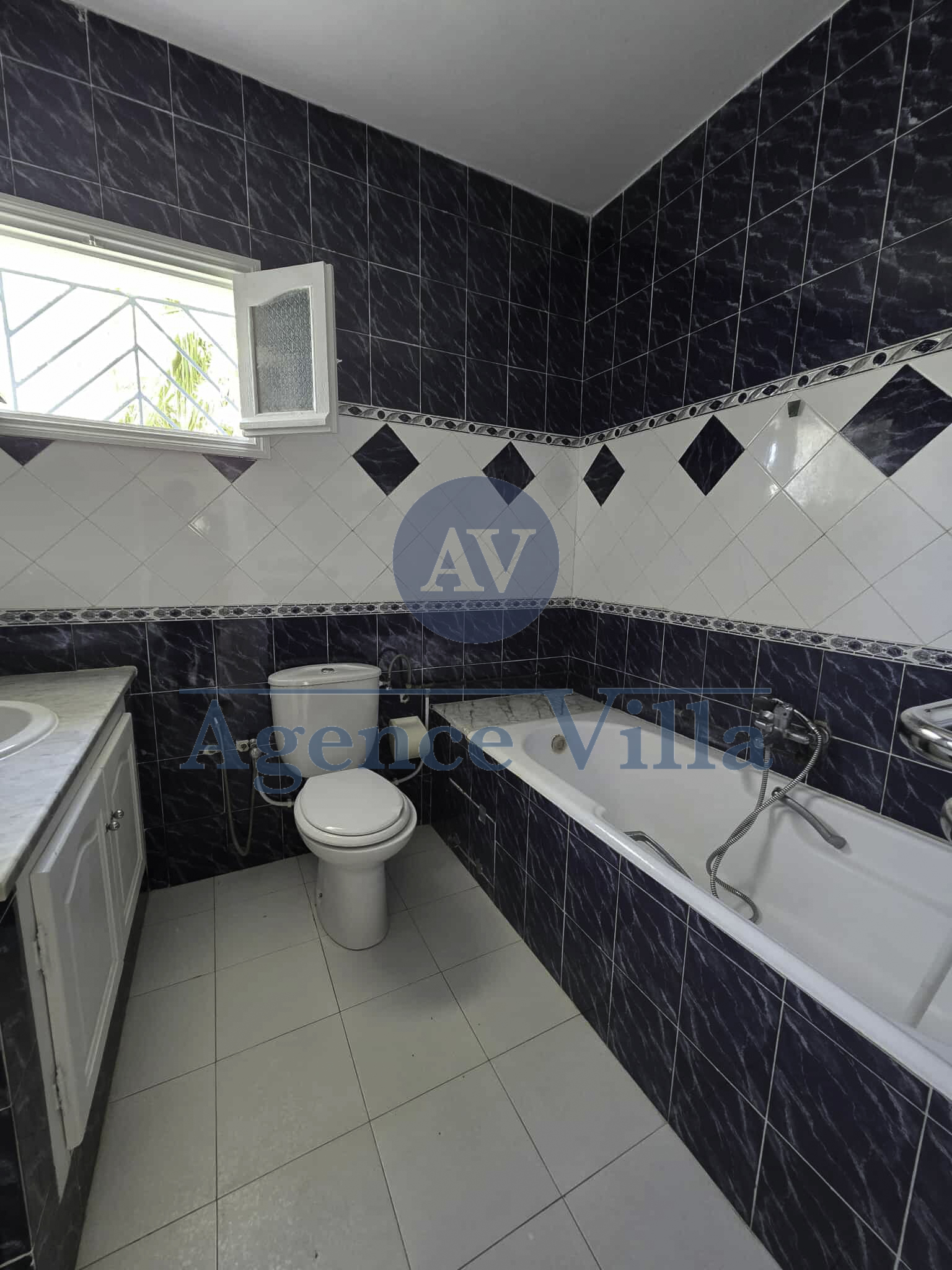 La Marsa Marsa Ennassim Location Appart. 5 pices+ Appartement s4  la marsa