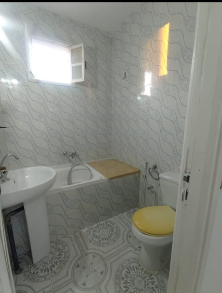 Ariana Ville Borj El Baccouche Location Appart. 1 pice Etage de villa borj baccouch