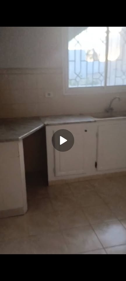 La Soukra Borj Louzir Location Appart. 1 pice tage de villa bourj    louzir
