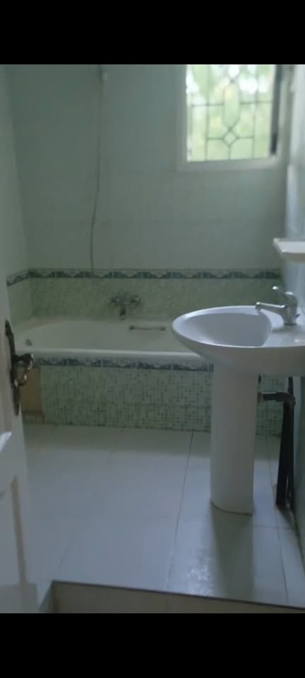 La Soukra Borj Louzir Location Appart. 1 pice tage de villa bourj    louzir