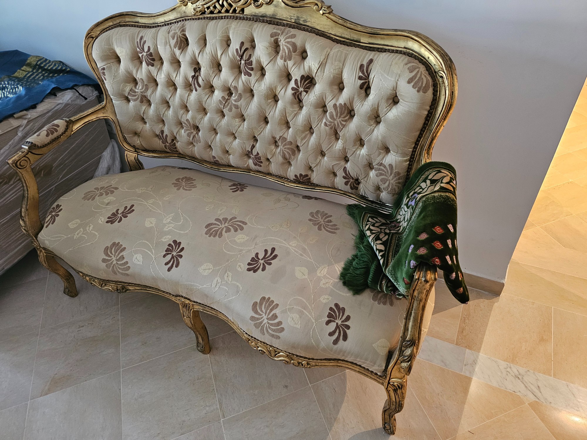 Hammam Chatt Borj Cedria Salon - Salle  manger  Salons Propritaire vend un  salon louis xvi