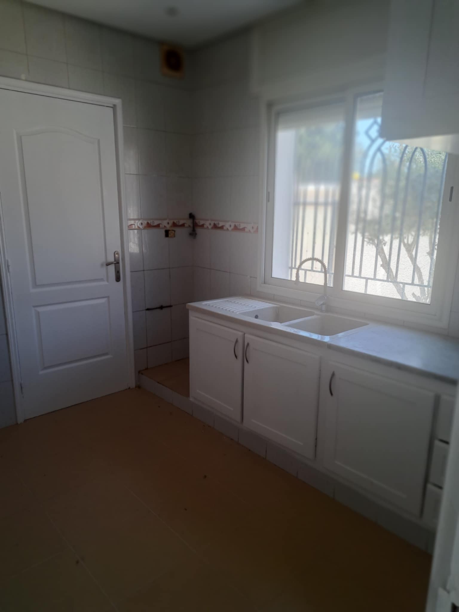 Raoued Cite El Ghazala 1 Location Appart. 3 pices Un bel etage de villa s2 au rdc  el ghazela