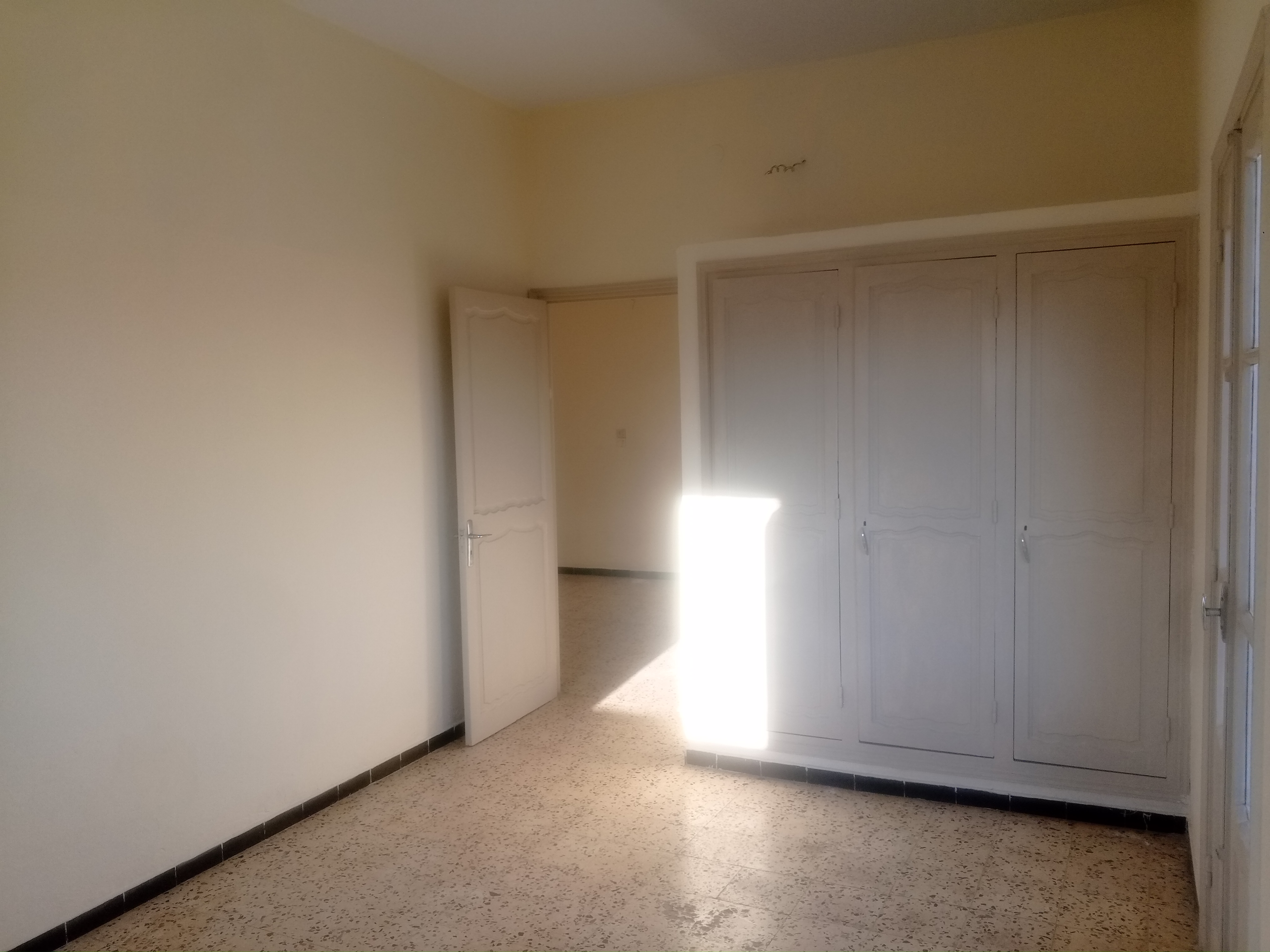 Sfax Sud Merkez Kamoun Location Appart. 4 pices S 4 ideal pour clibataire ou bureautique service