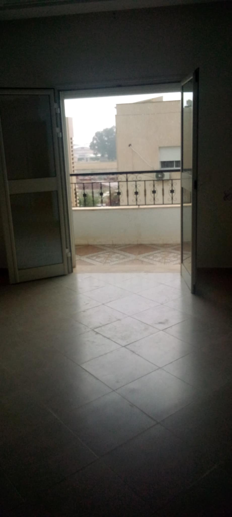 La Marsa El Aouina Location Appart. 4 pices tage de villa splus 3  jardins de laouina