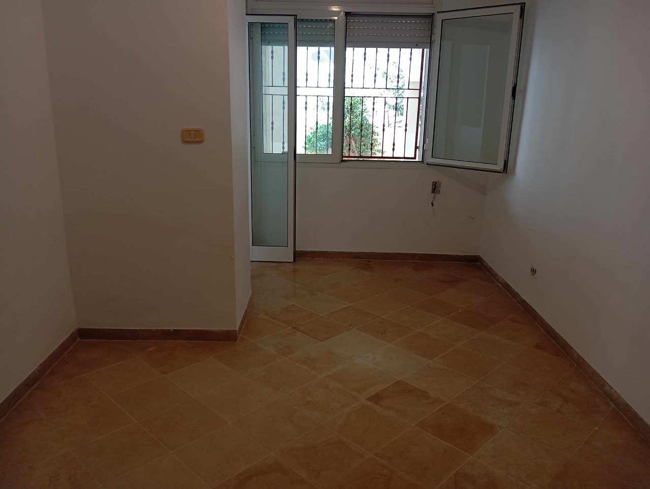 La Marsa El Aouina Vente Appart. 2 pices Appartement s plus 1  cit lwahat